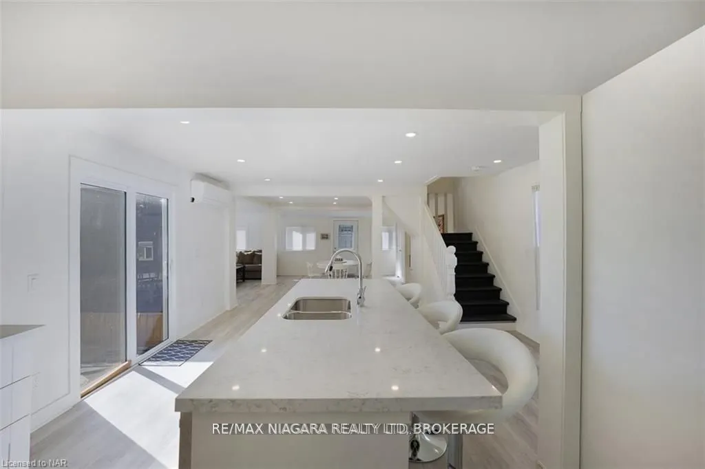 377 Cambridge Road W