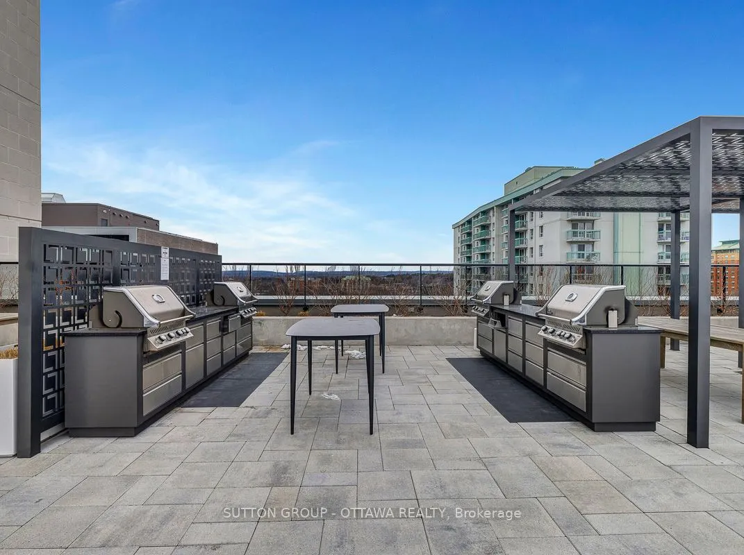 560 Rideau Street #306