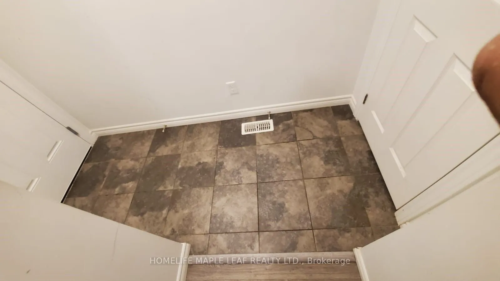 19 Saddlebrook Court