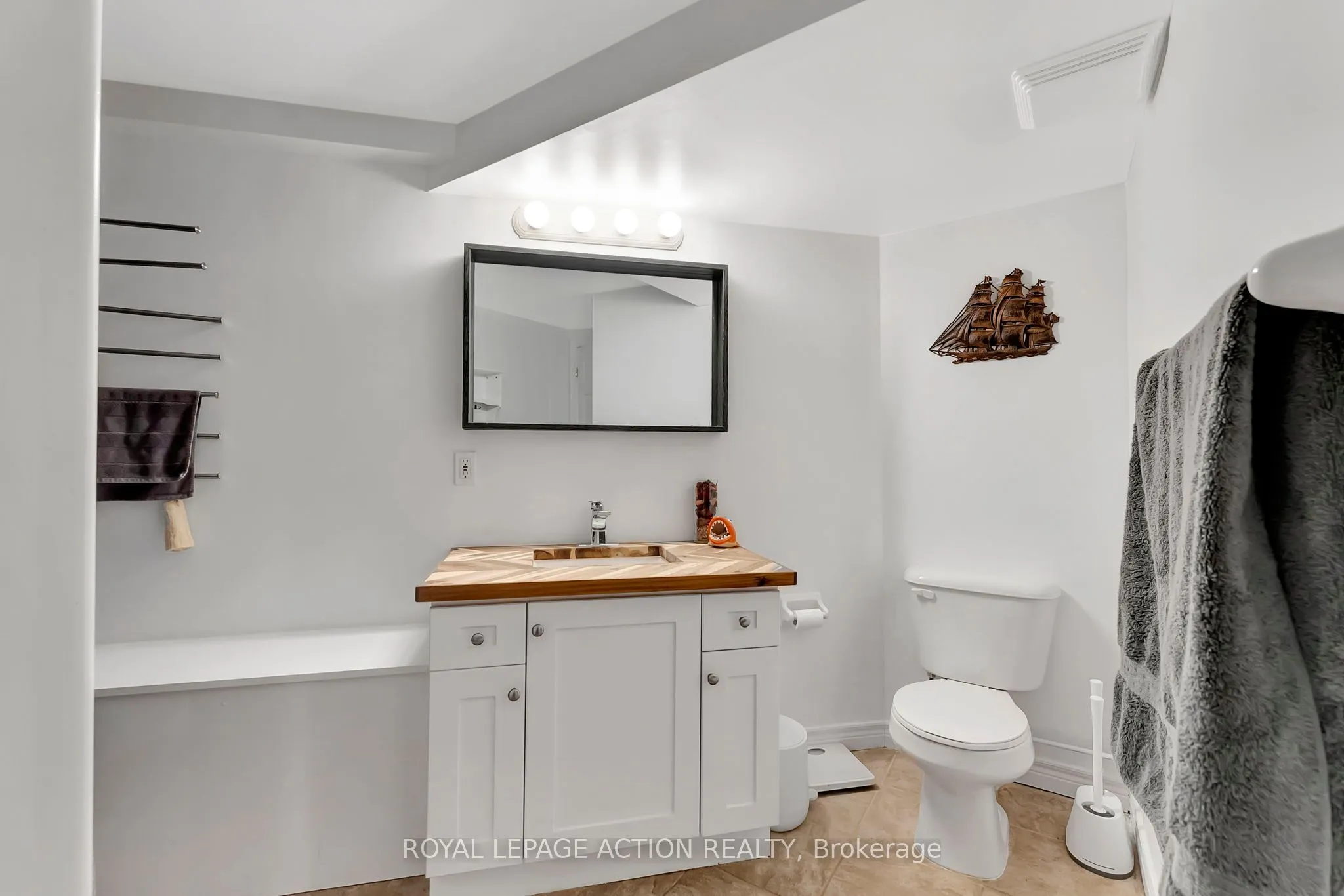 111 Grey Street #212