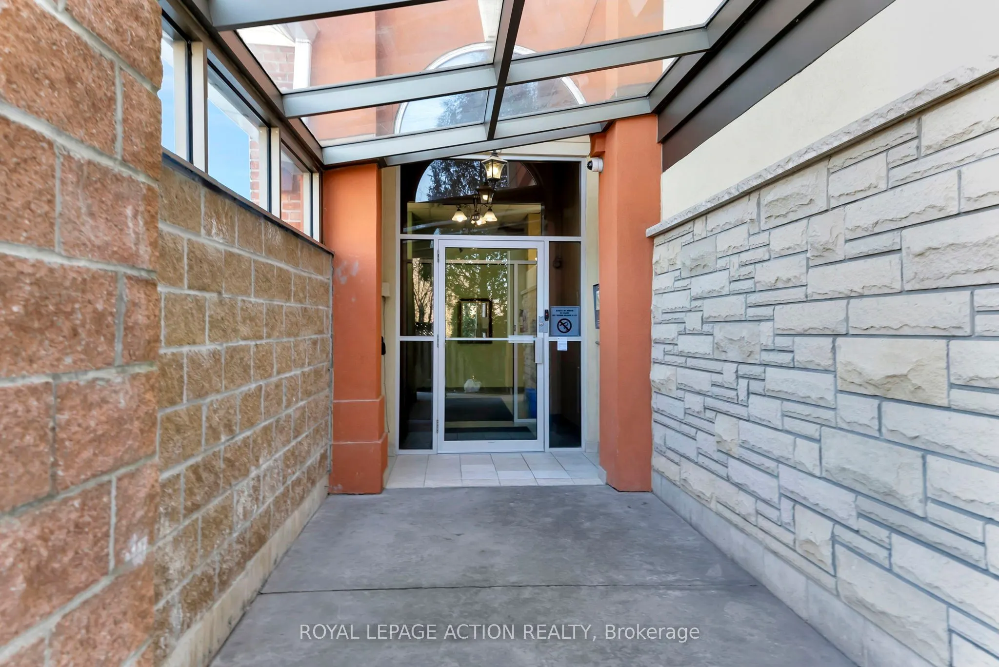 111 Grey Street #212
