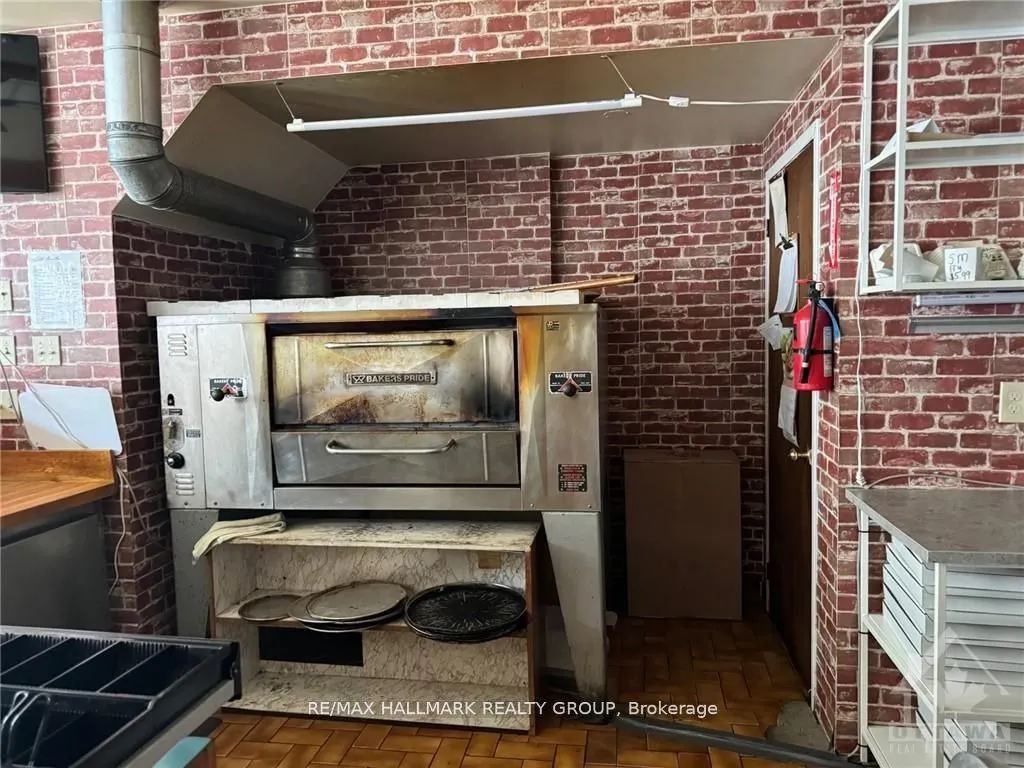 23 Gore Street E