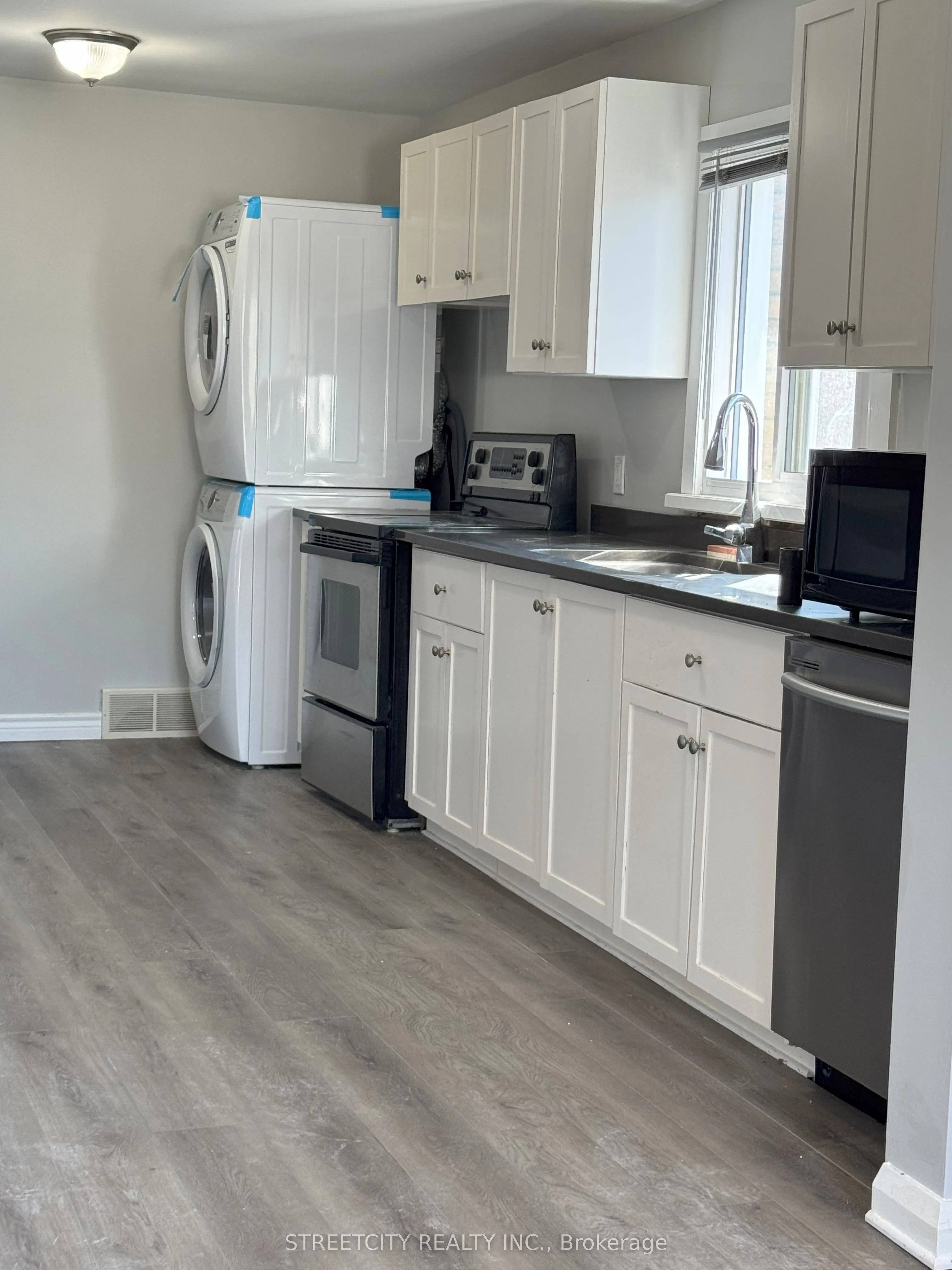 17 Evergreen Avenue, #Upper