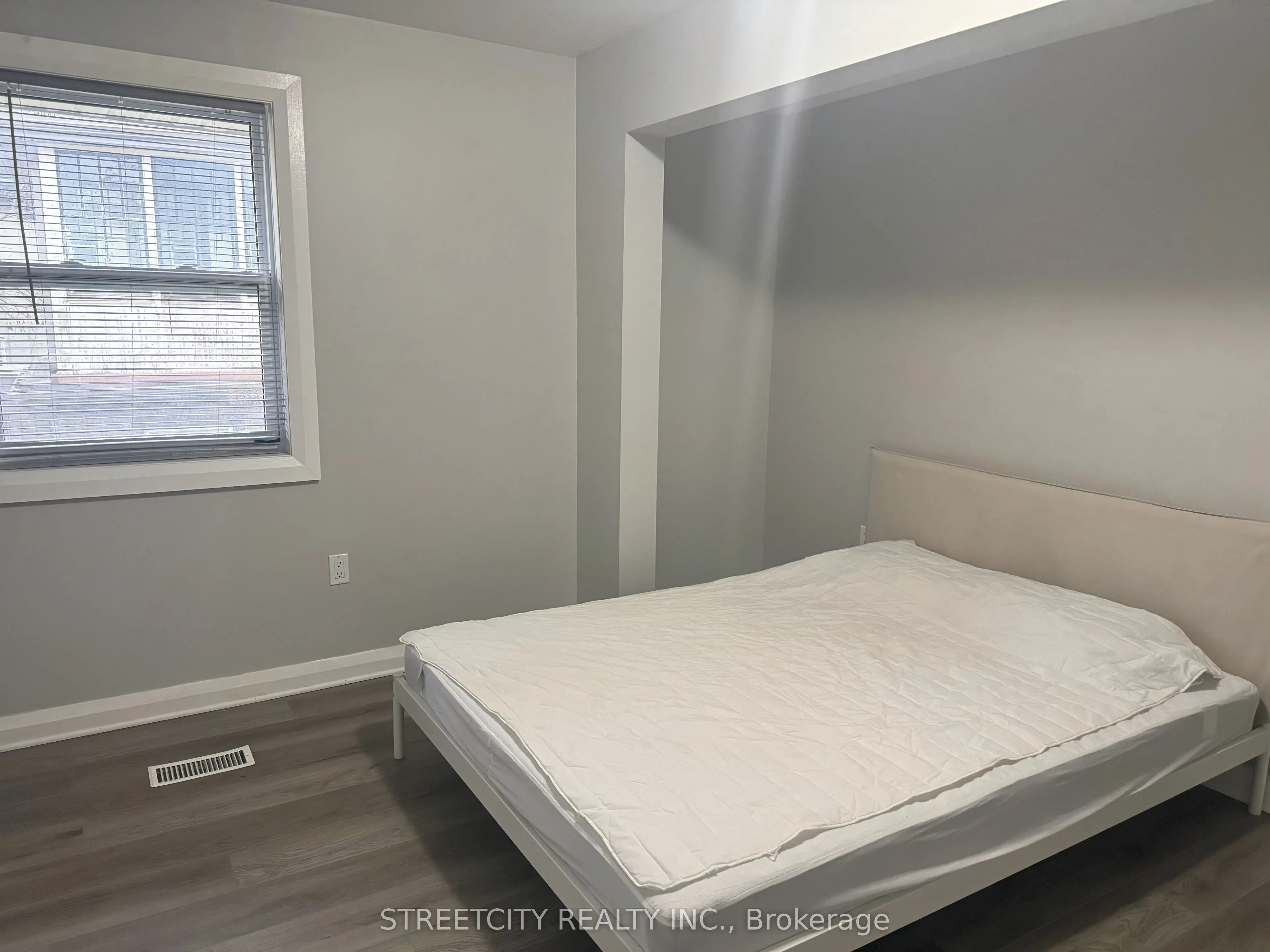 17 Evergreen Avenue, #Upper