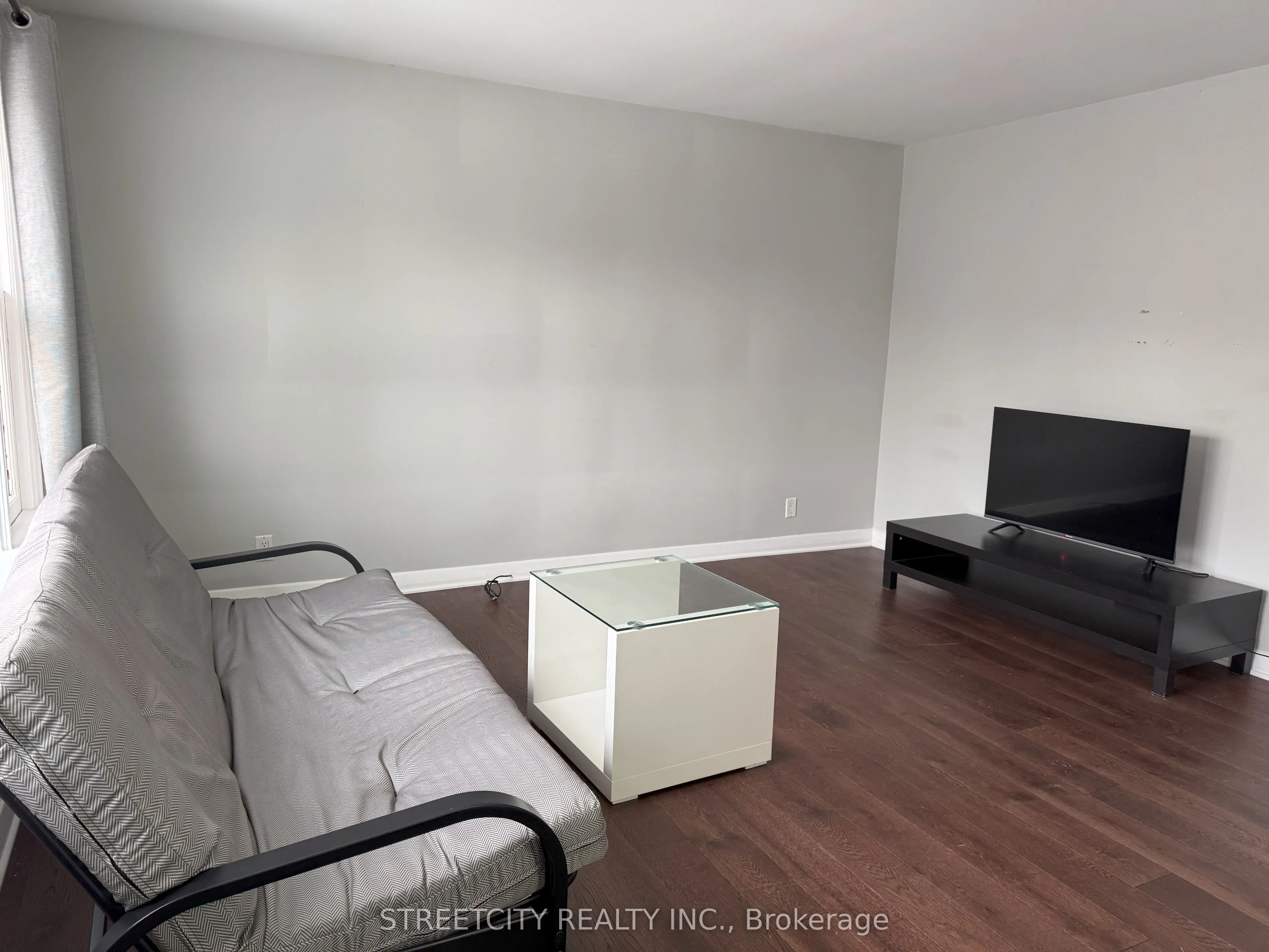 17 Evergreen Avenue, #Upper