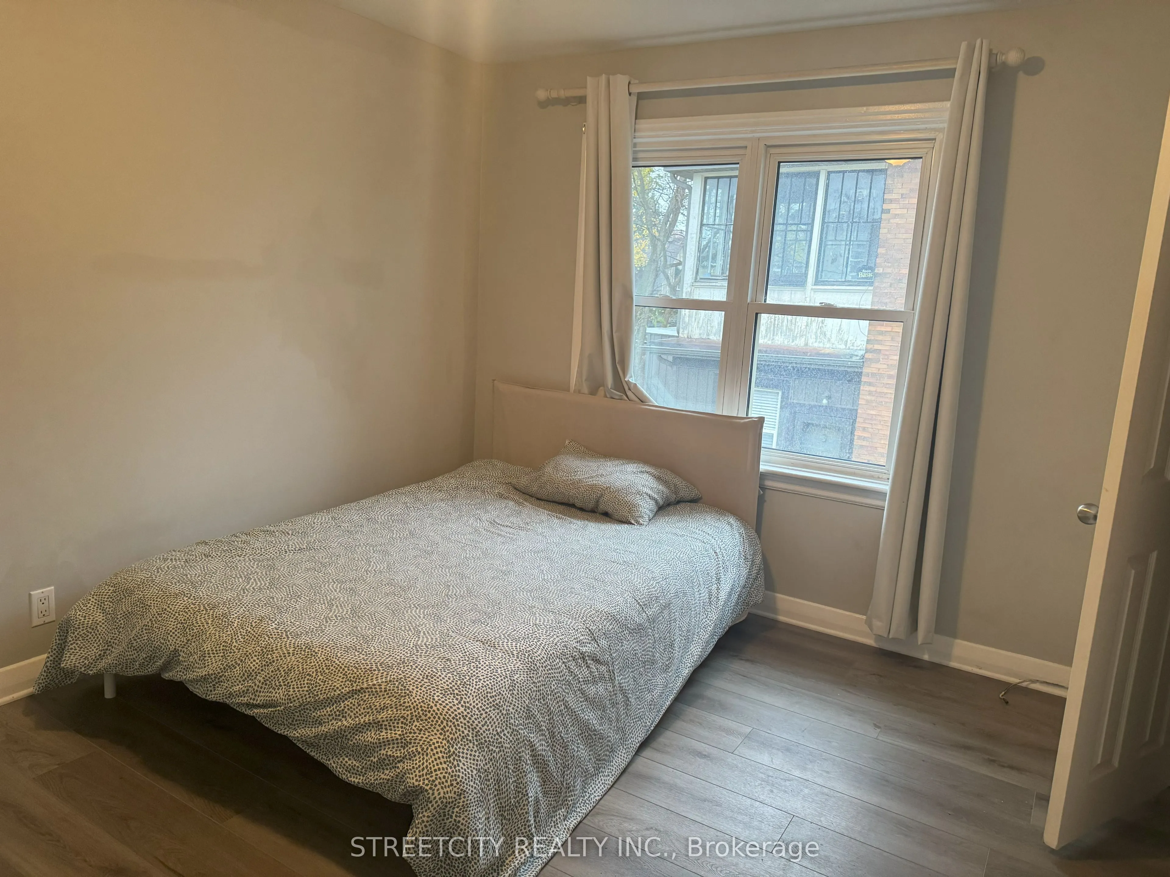 17 Evergreen Avenue, #Upper