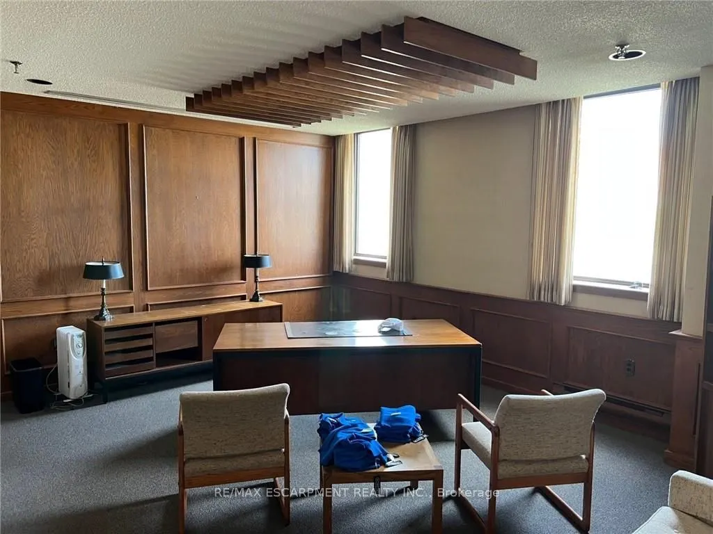 390 Second Avenue W