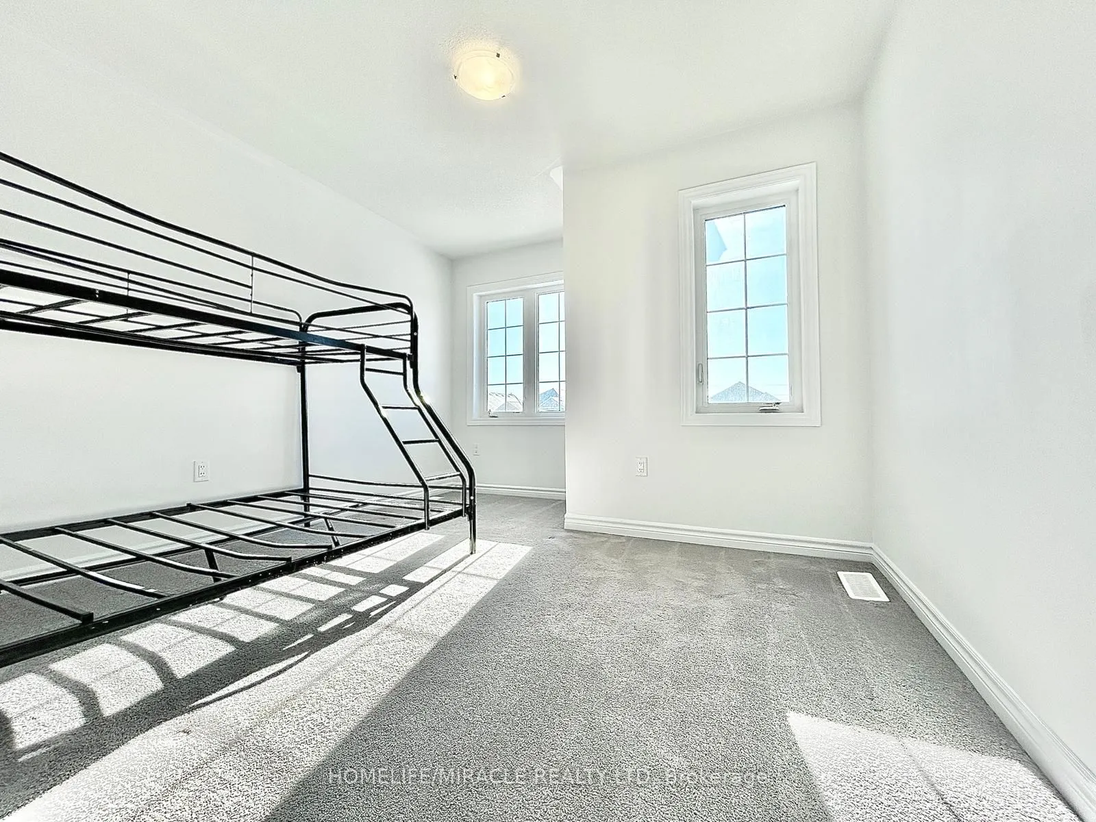 318 Ridley Crescent