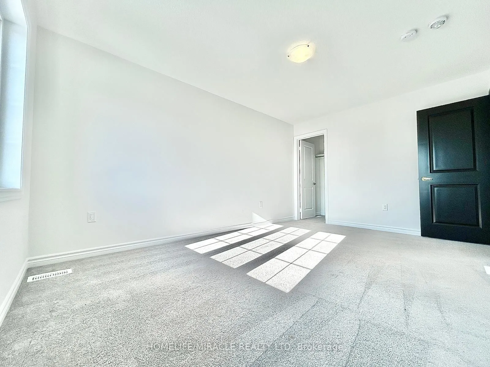 318 Ridley Crescent