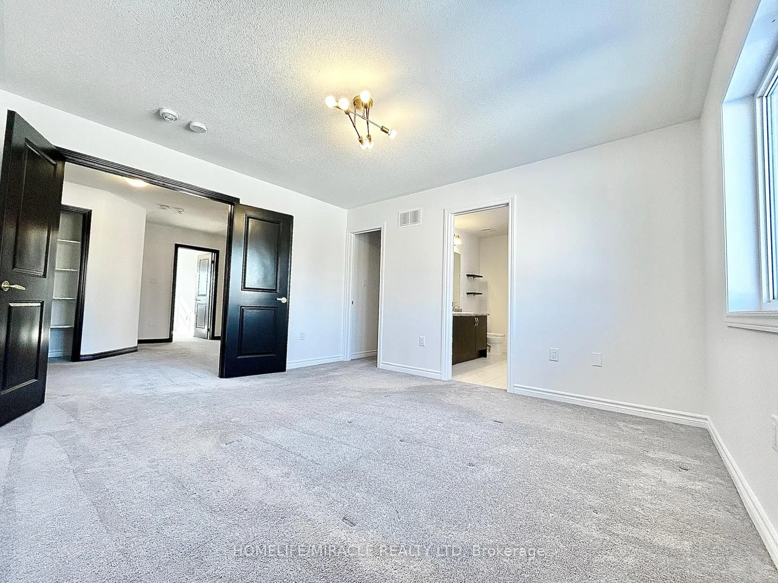 318 Ridley Crescent