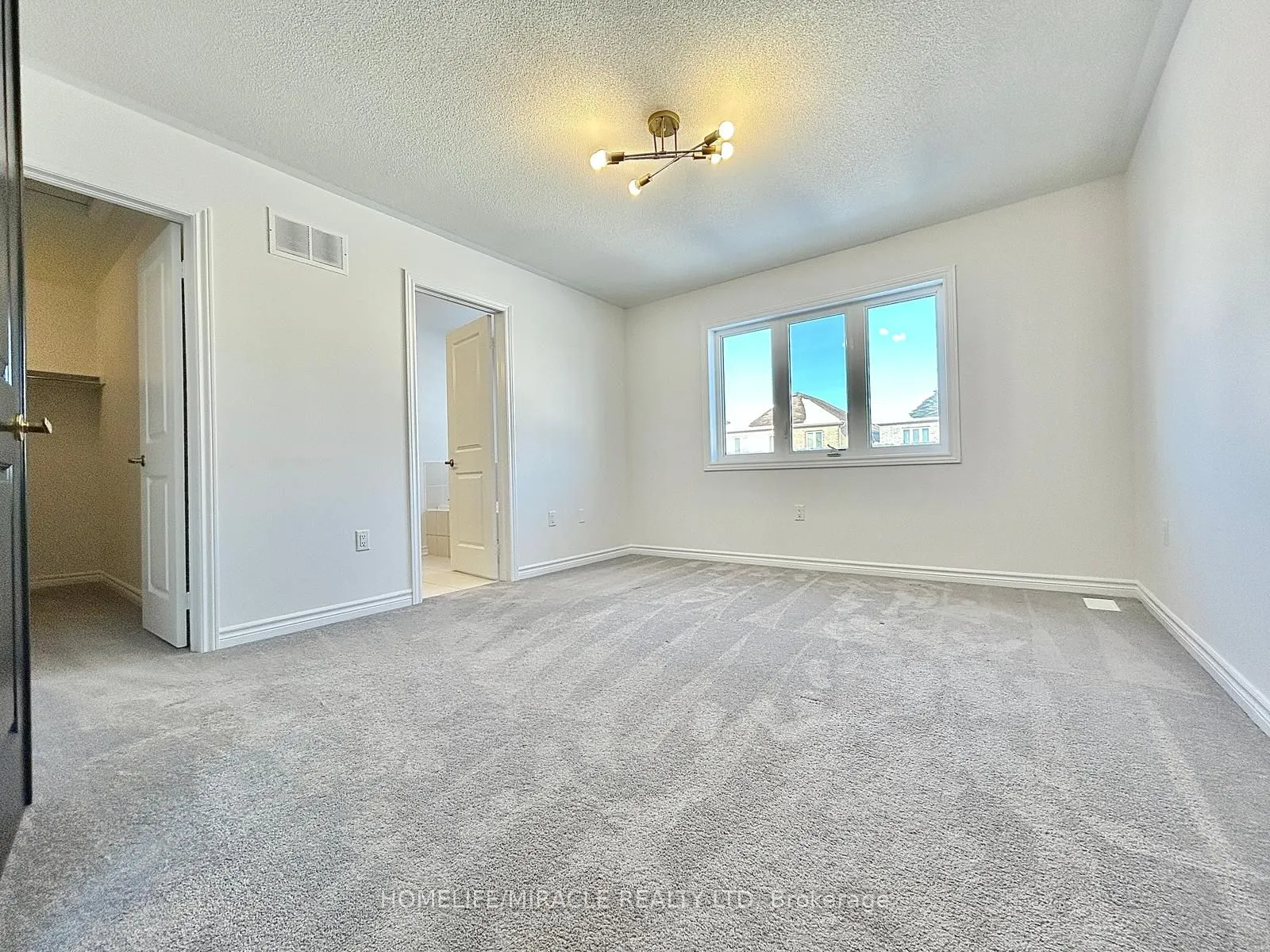 318 Ridley Crescent