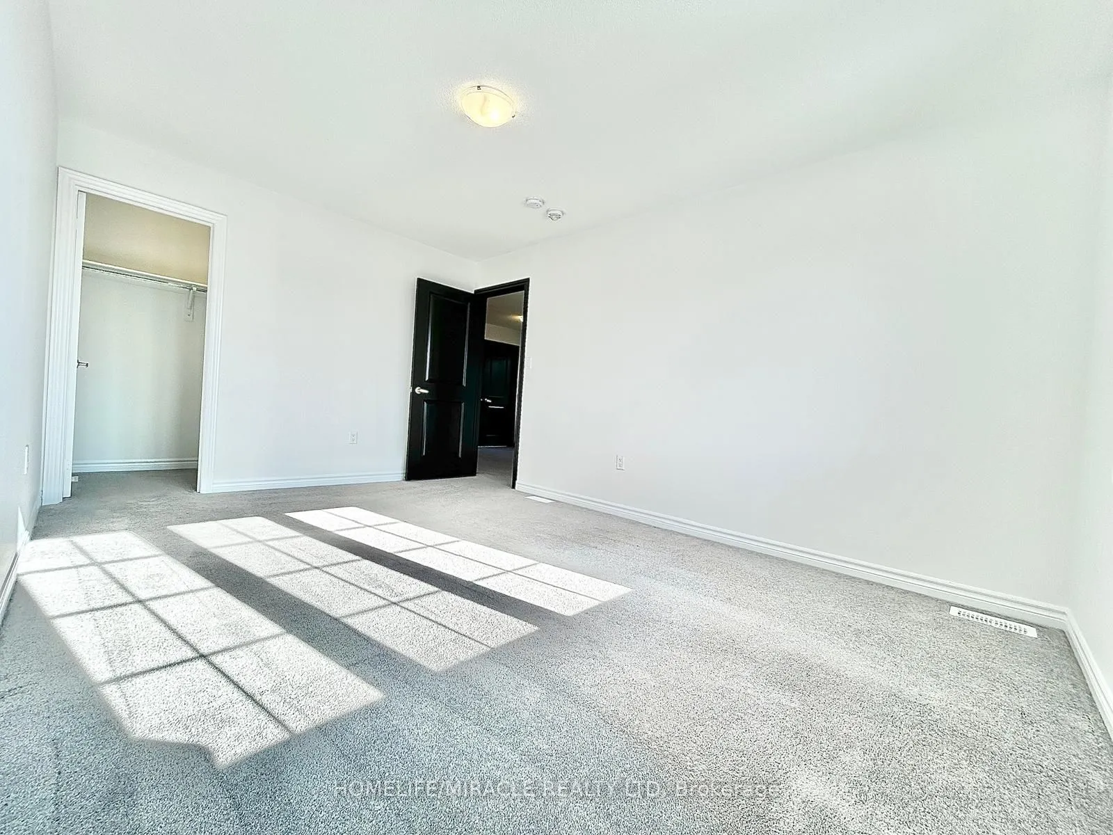 318 Ridley Crescent