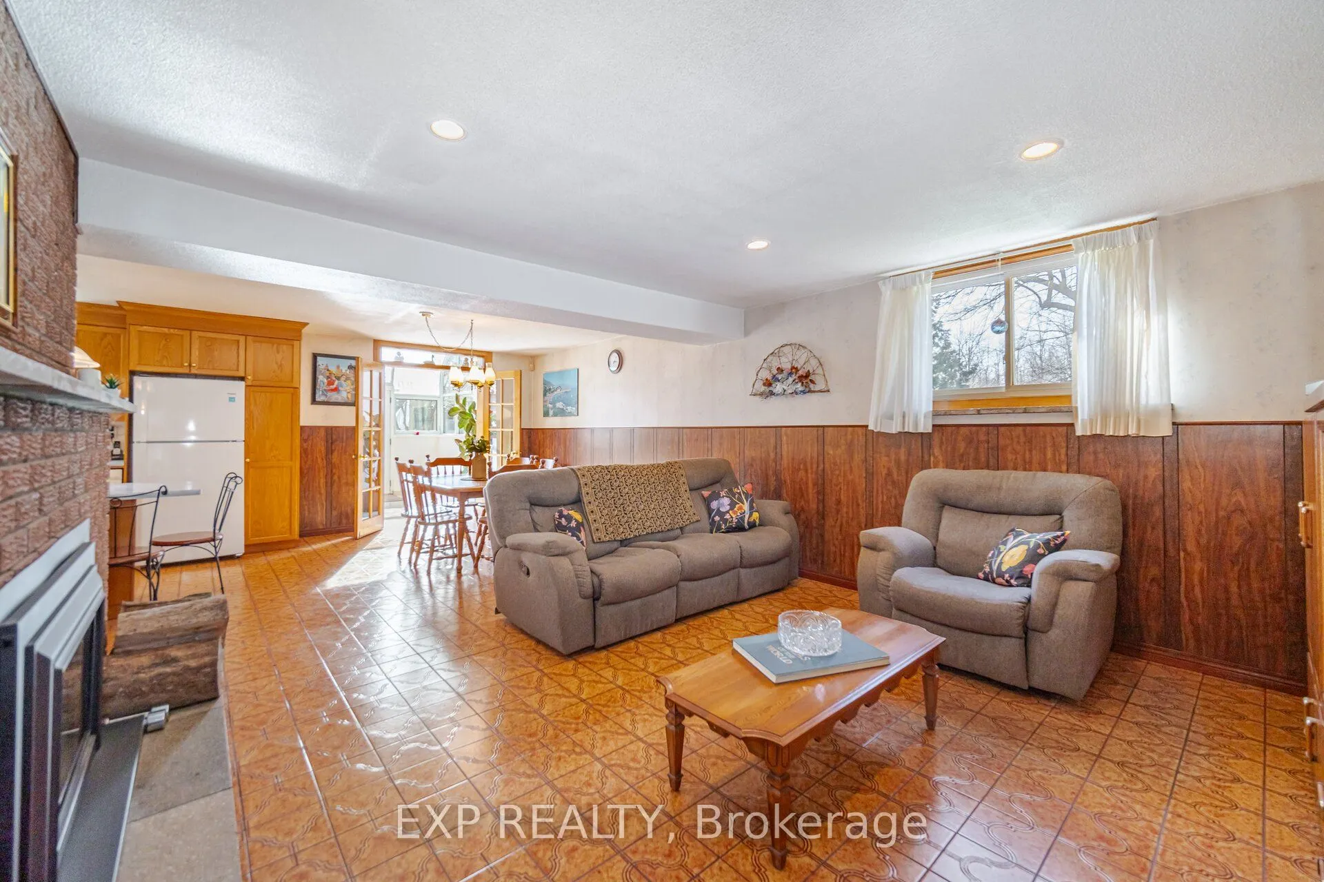 1243 Highway 5 West Highway