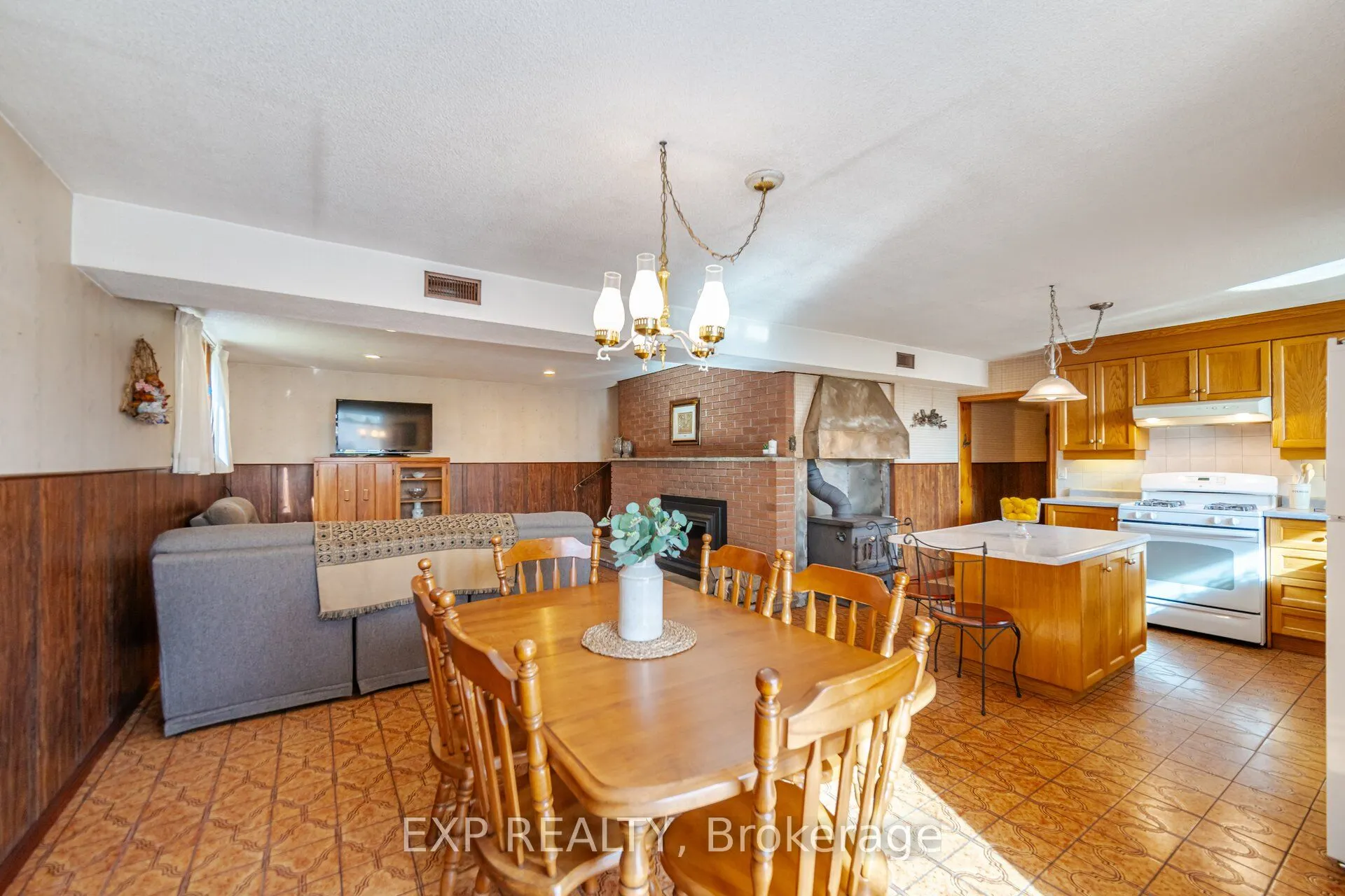 1243 Highway 5 West Highway