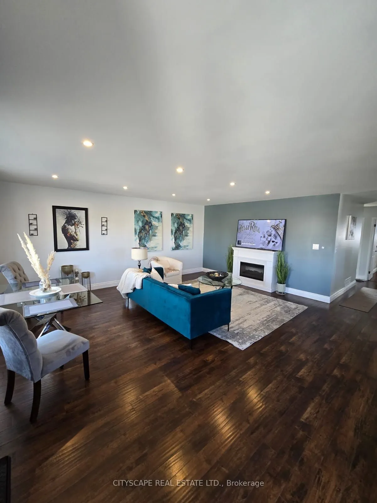 891 Curtis Crescent