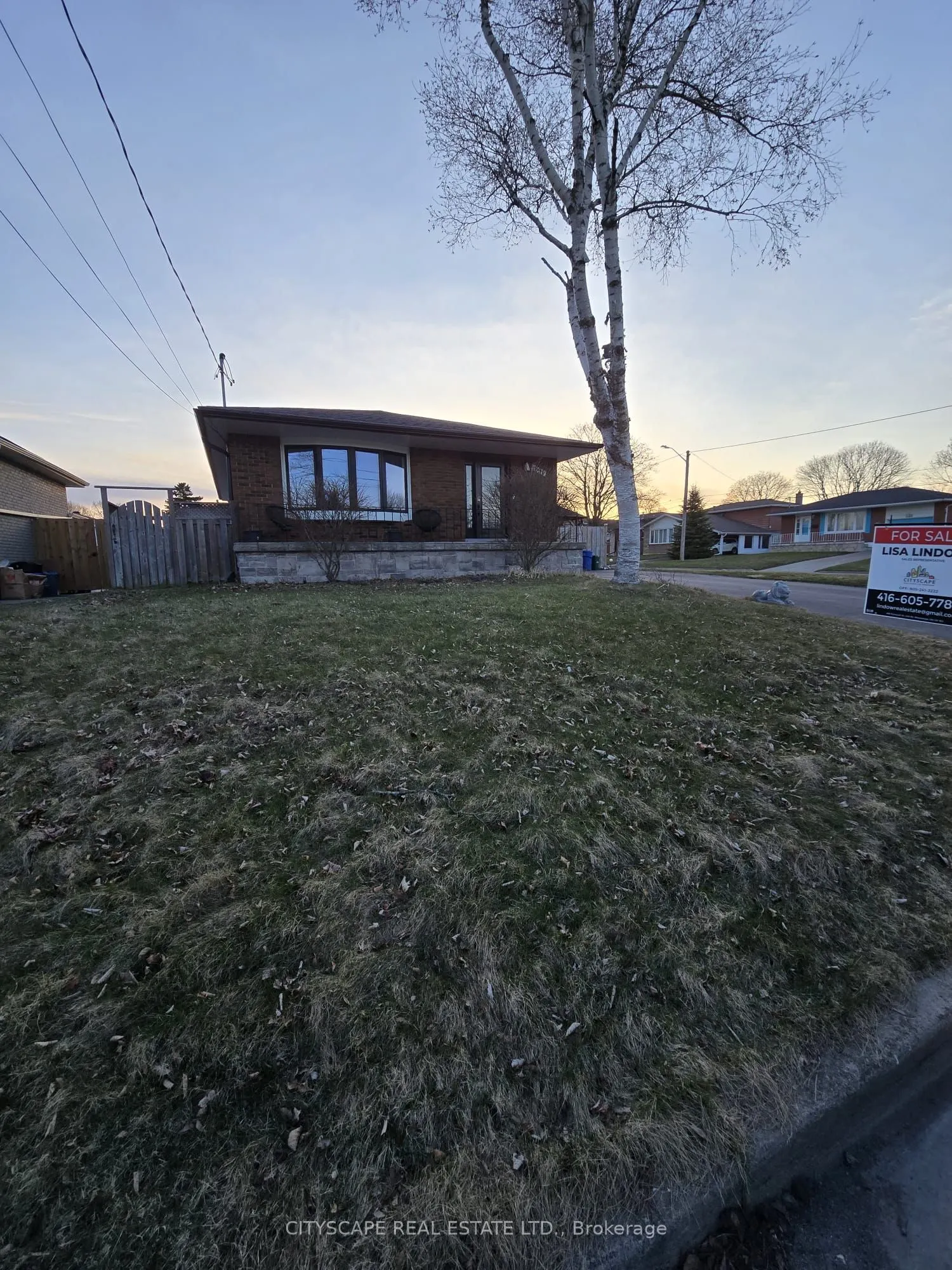 891 Curtis Crescent