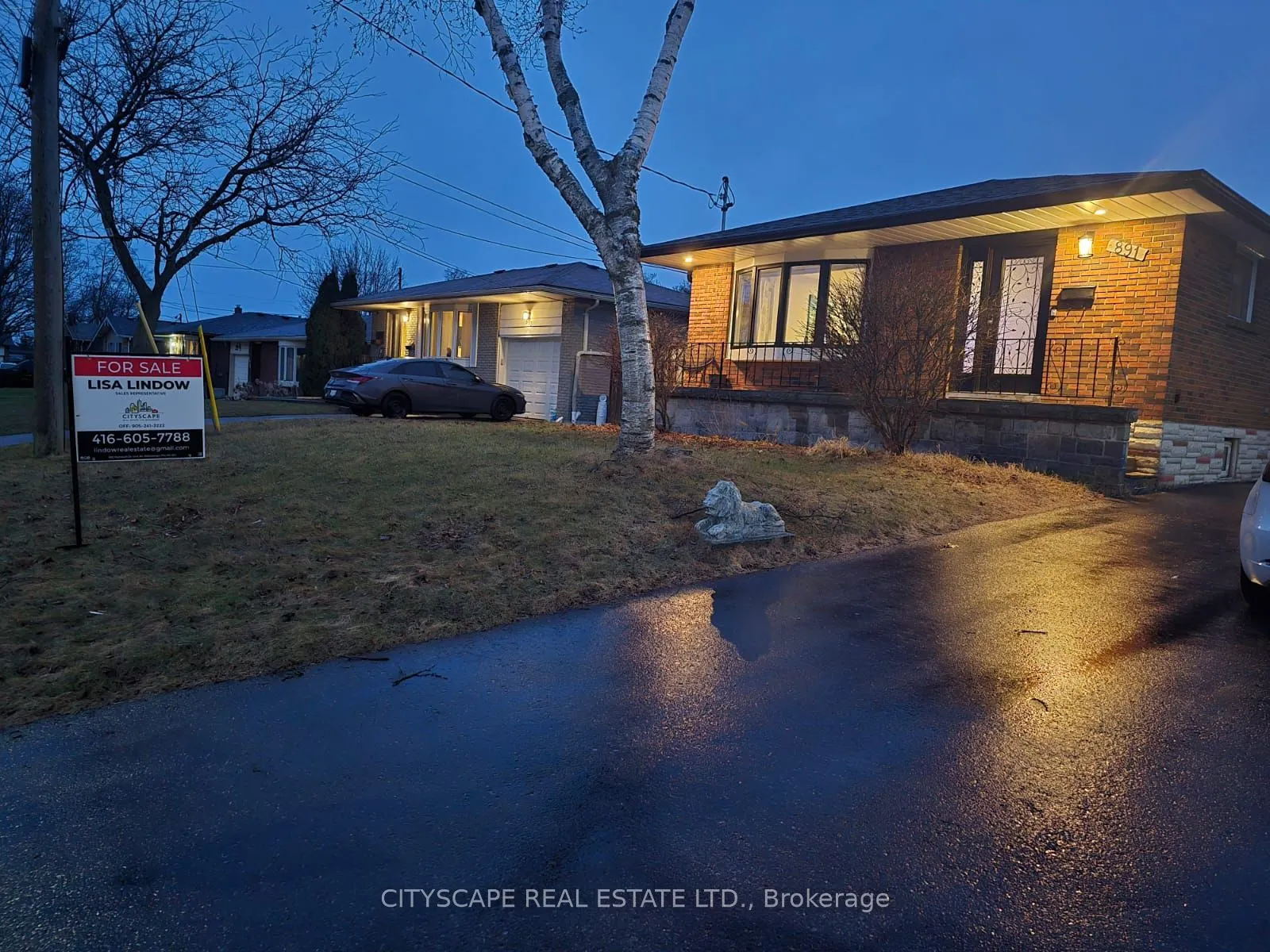 891 Curtis Crescent