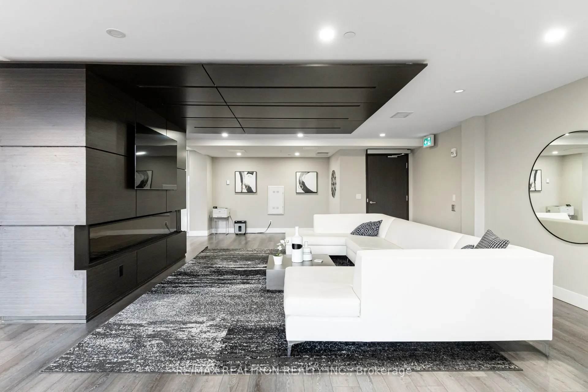 15 Queen Street S, #1701