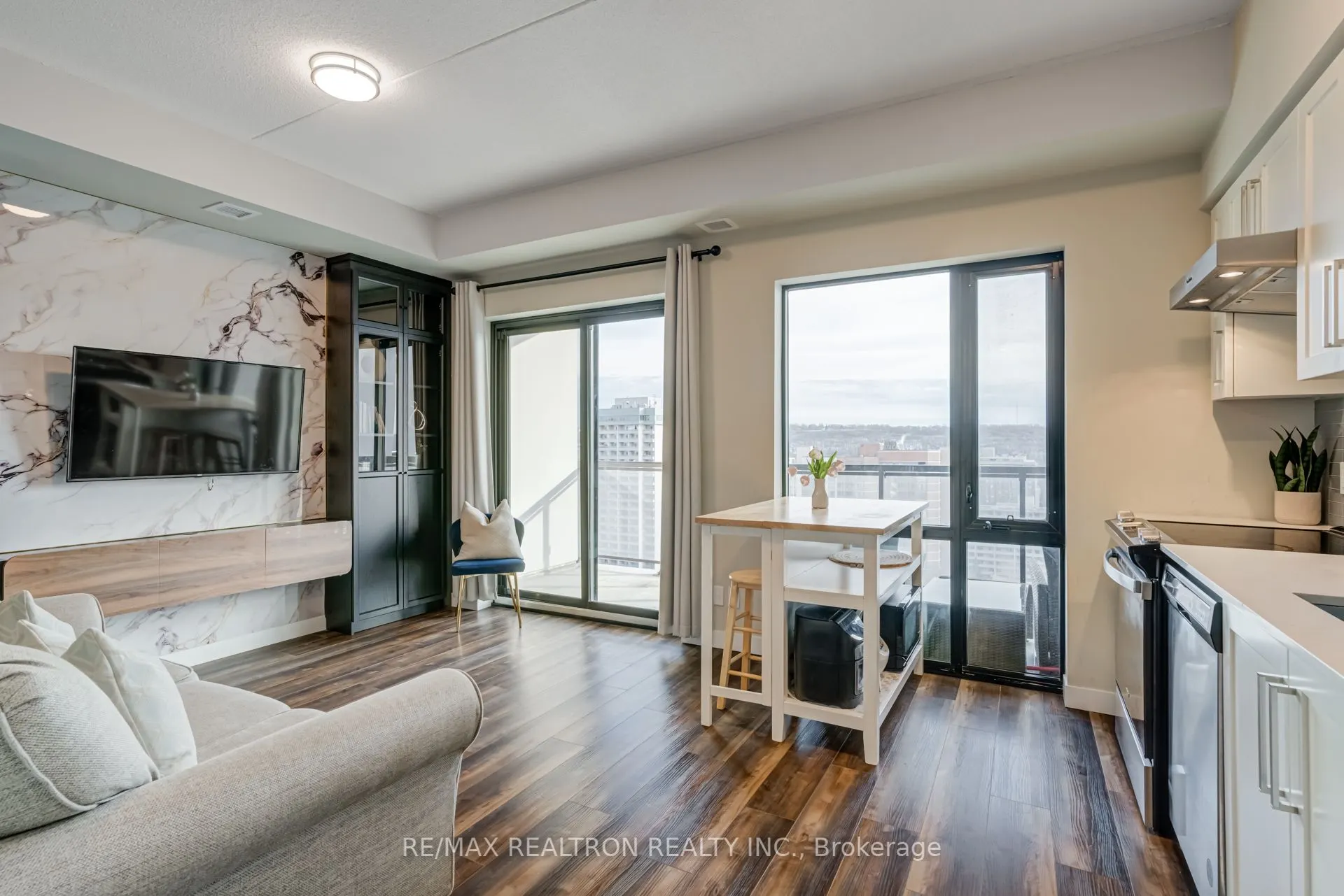 15 Queen Street S, #1701