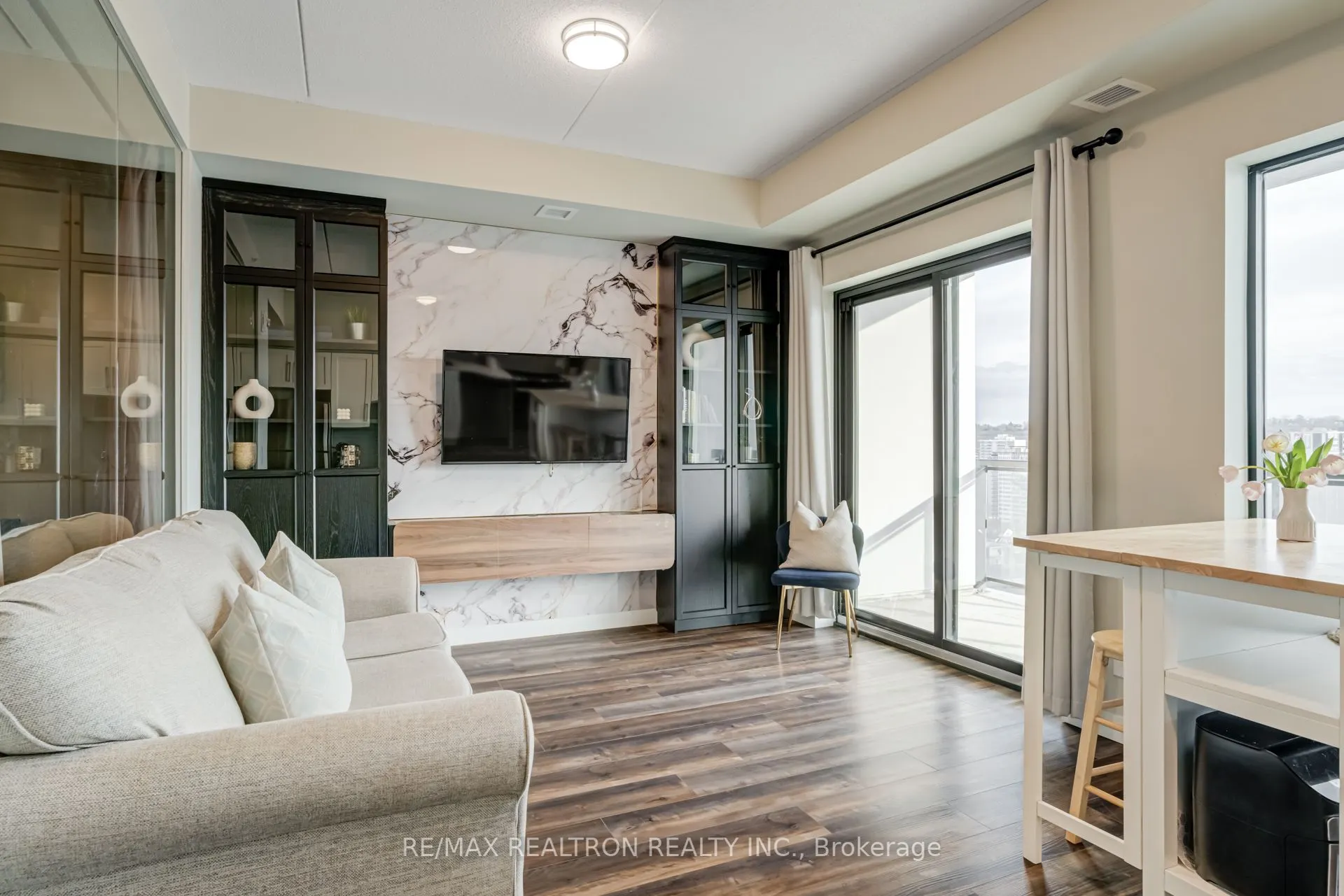 15 Queen Street S, #1701