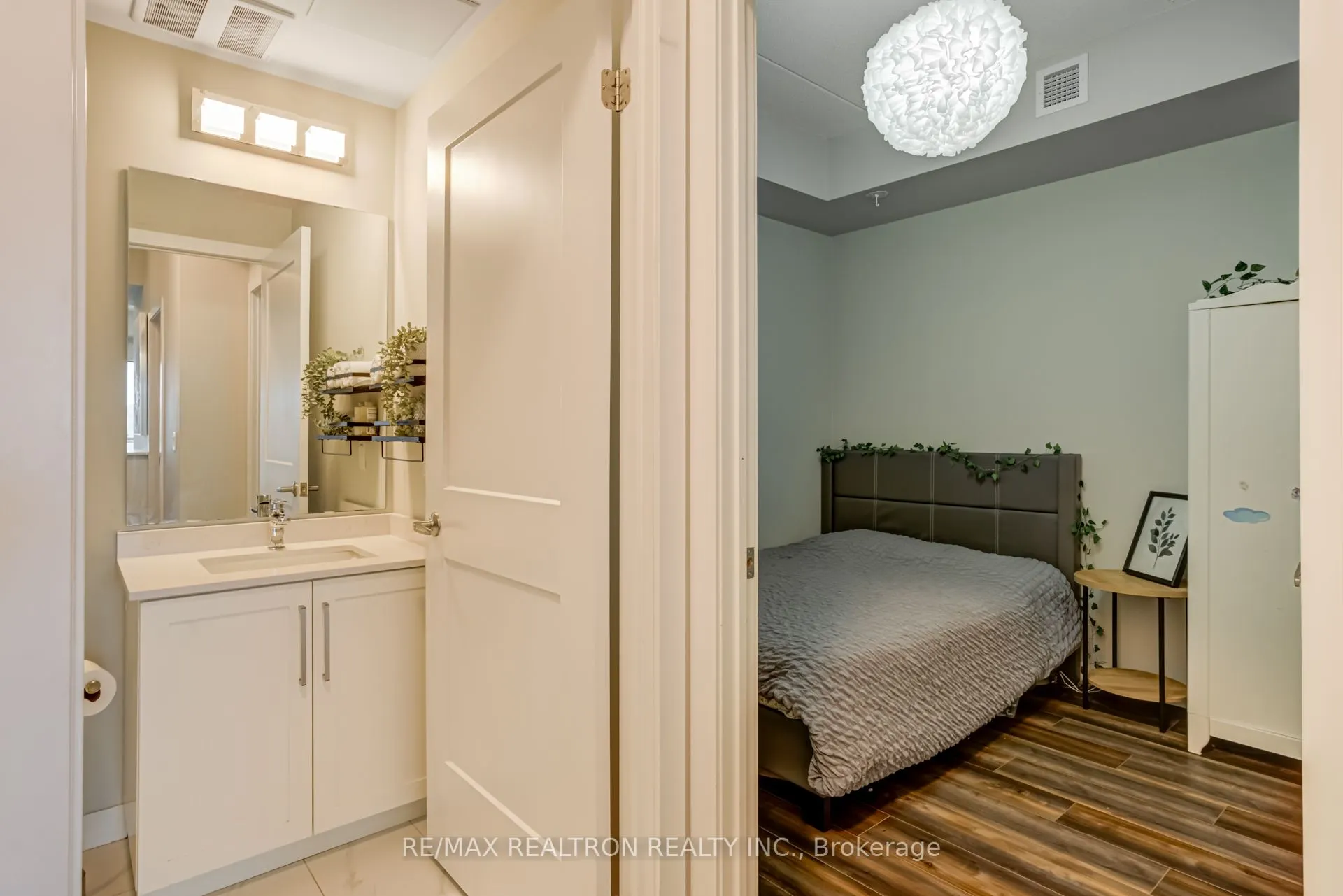 15 Queen Street S, #1701