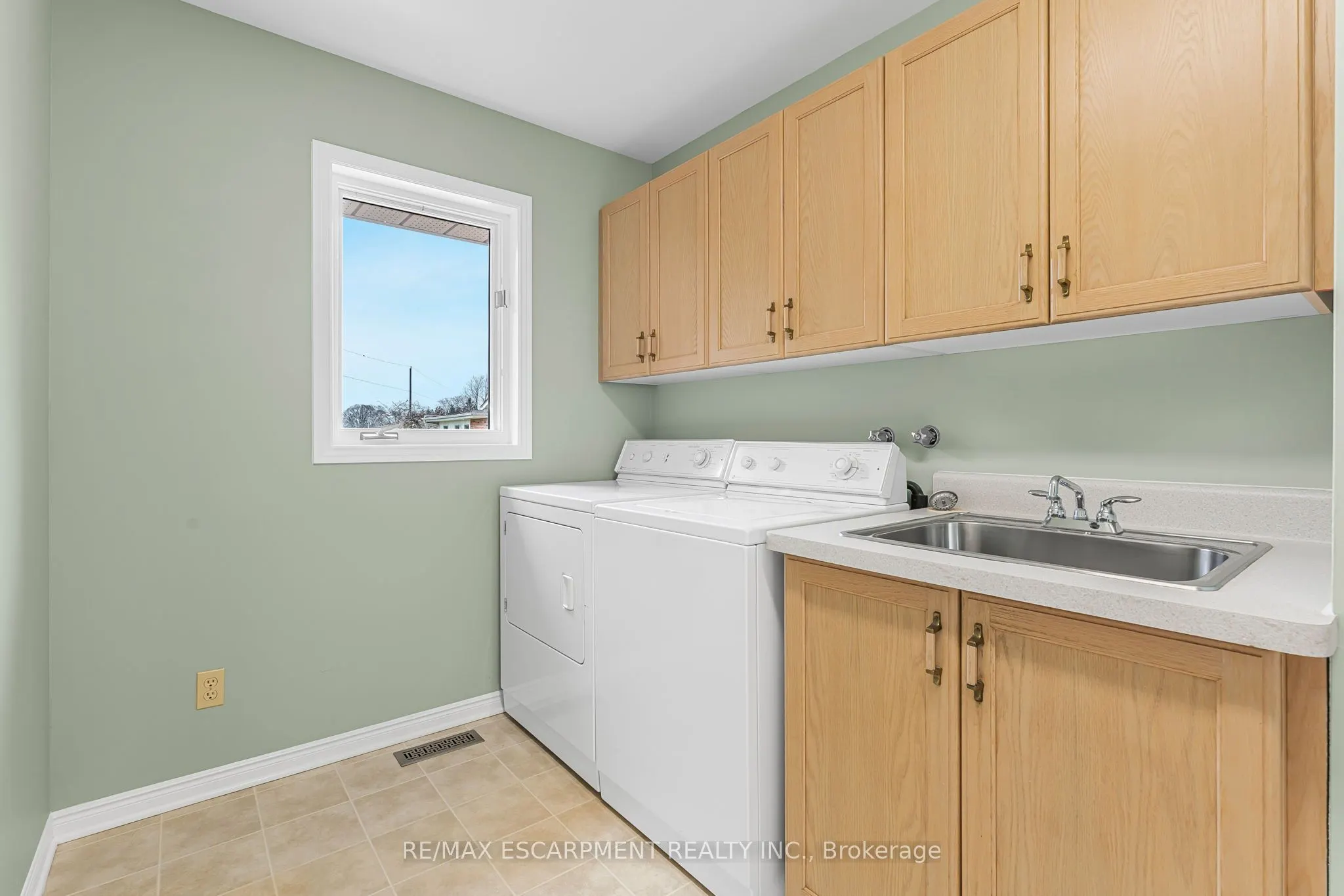 3503 Lakeshore Road