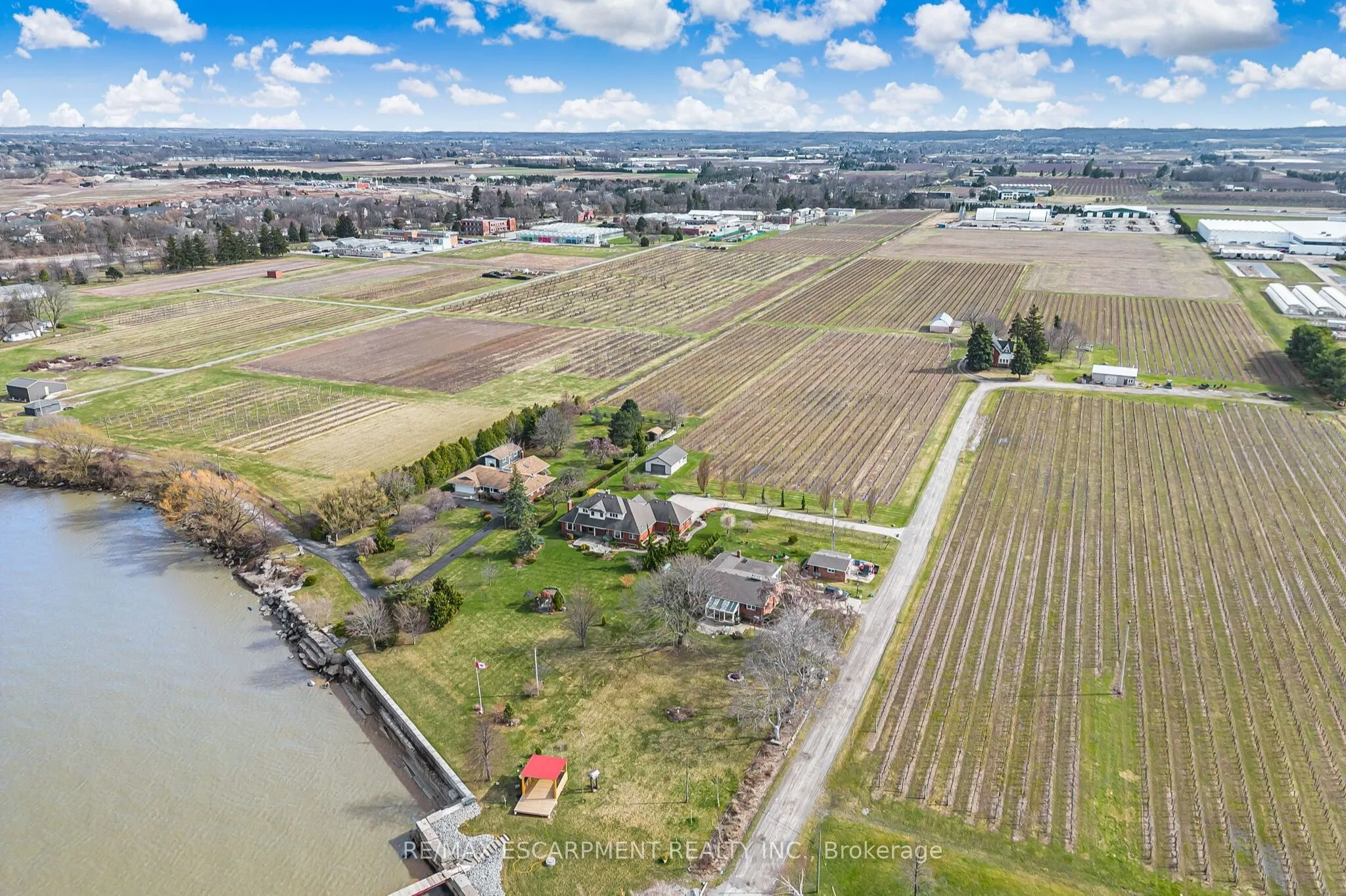 3503 Lakeshore Road