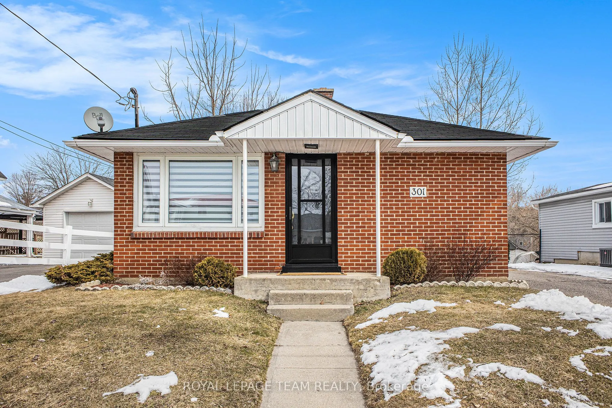301 Elgin Street W