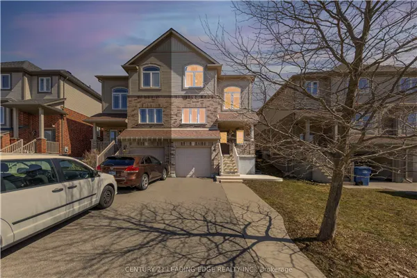 47 OAKES Crescent