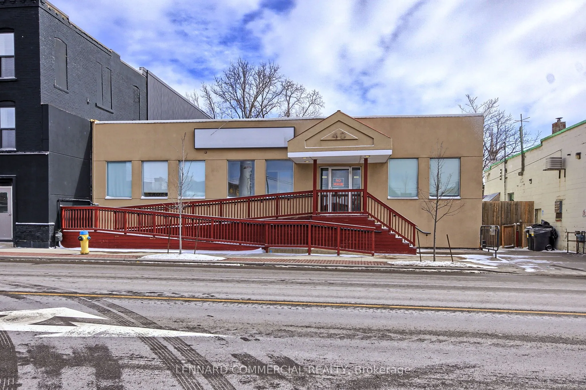 40 Lindsay Street S