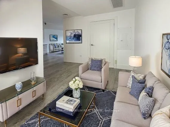 15 Prince Albert Boulevard #312