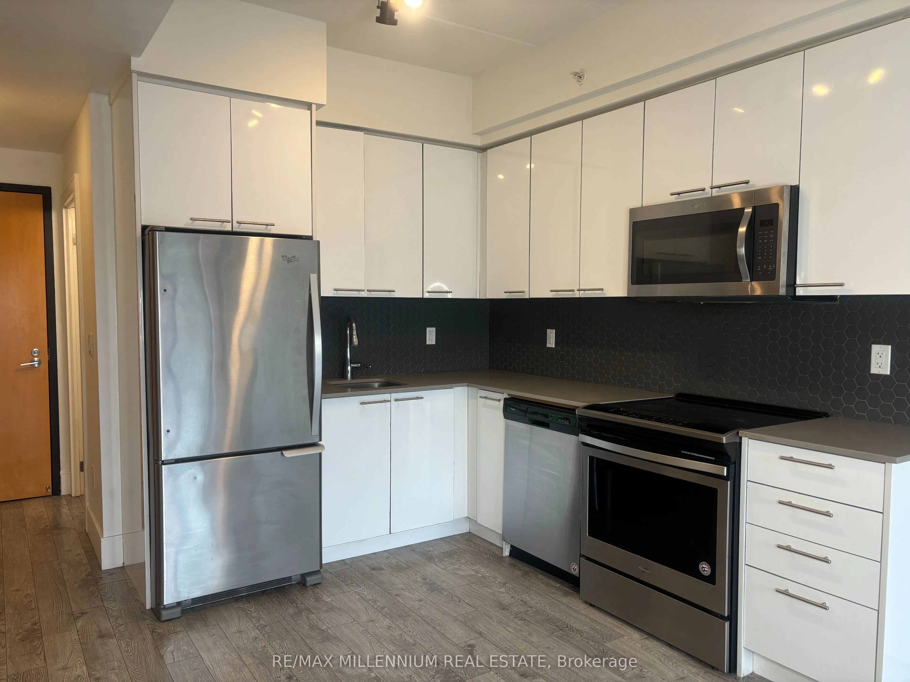 15 Prince Albert Boulevard #312