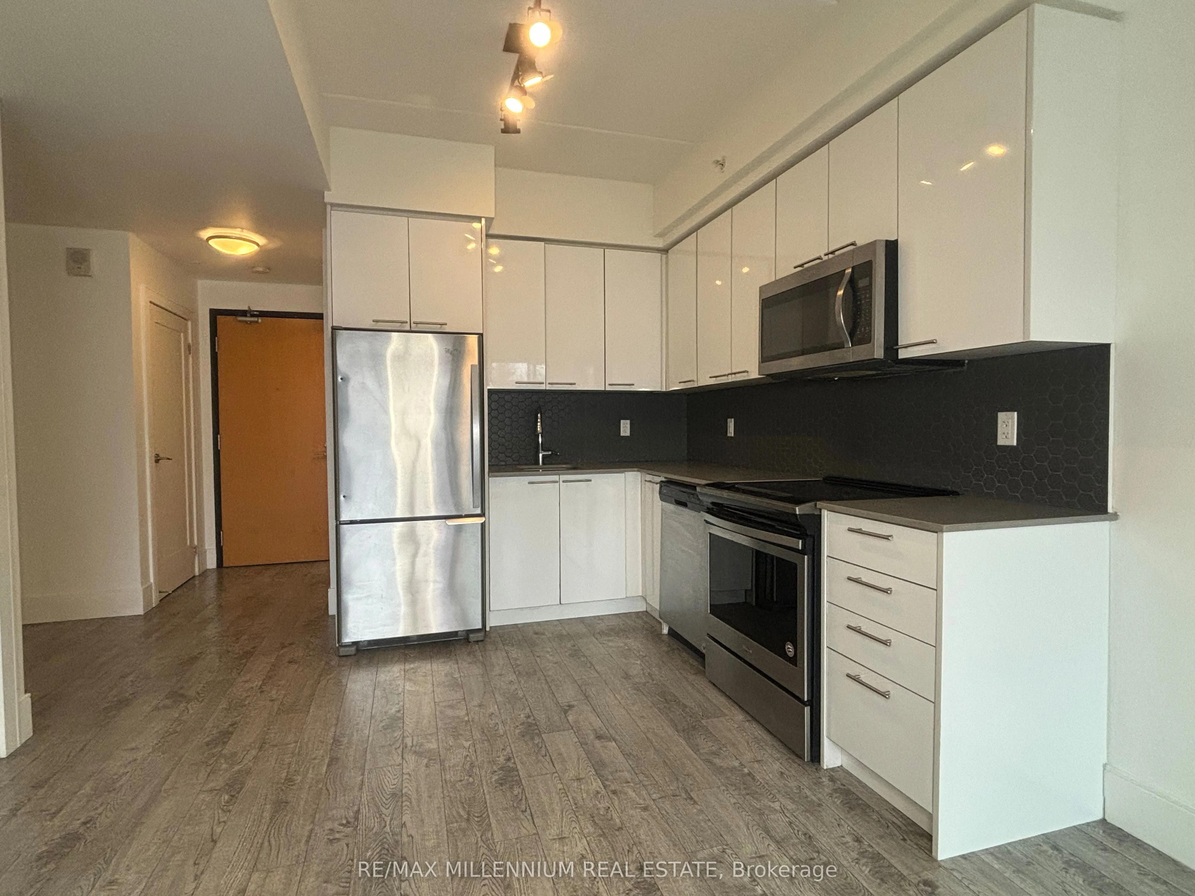 15 Prince Albert Boulevard #312