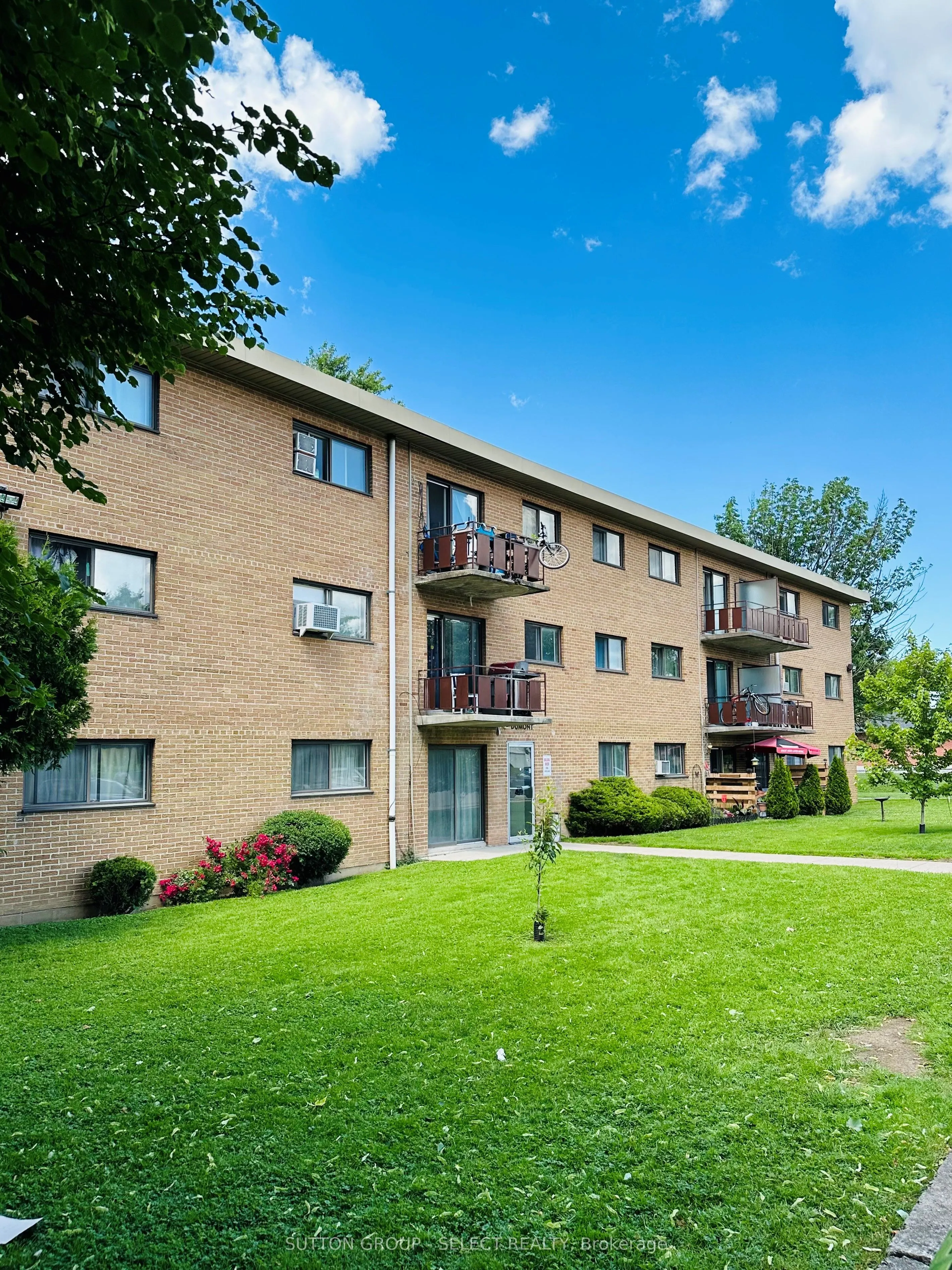 1830 Dumont Street, #210