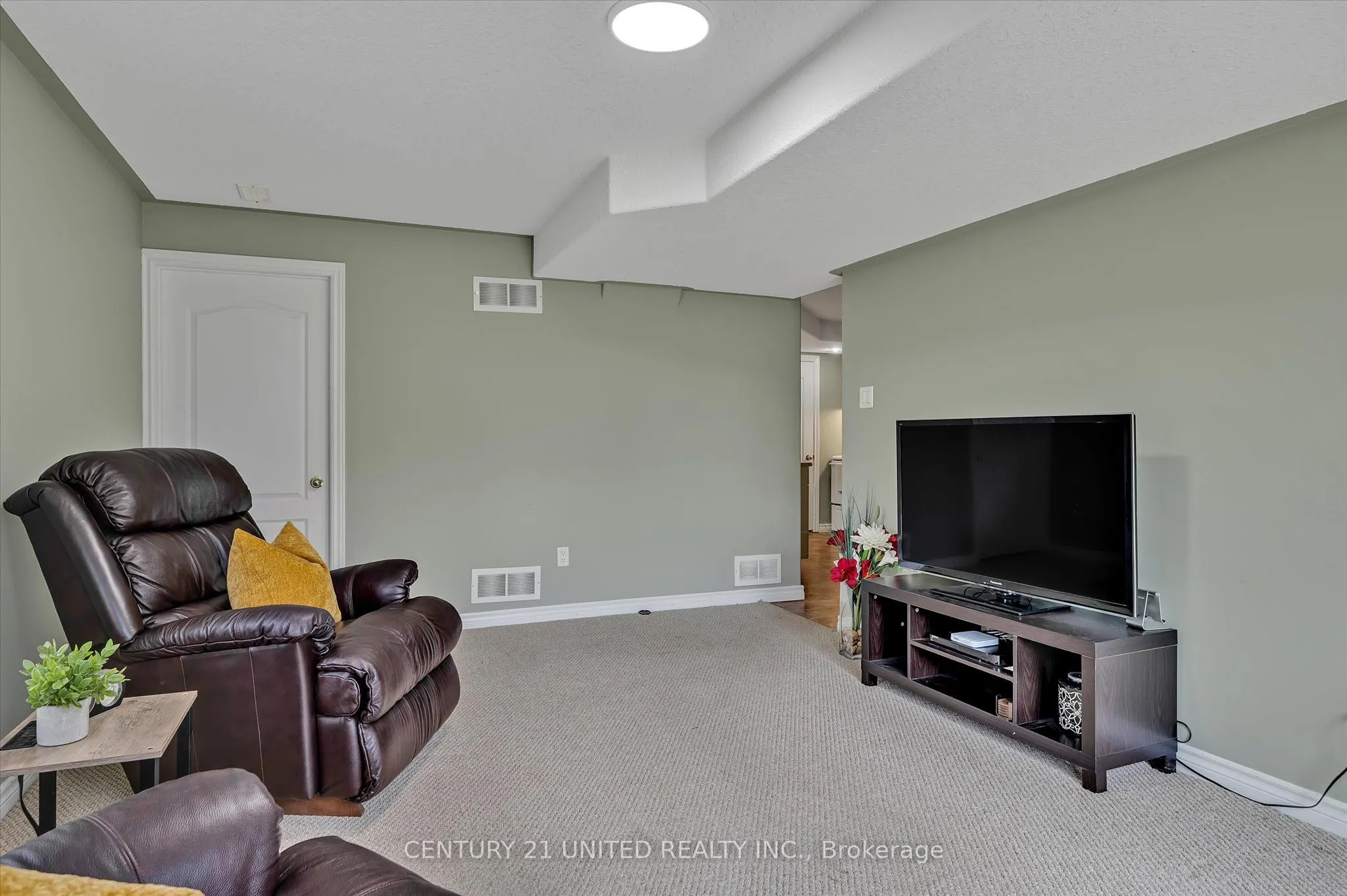 213 Farrier Crescent