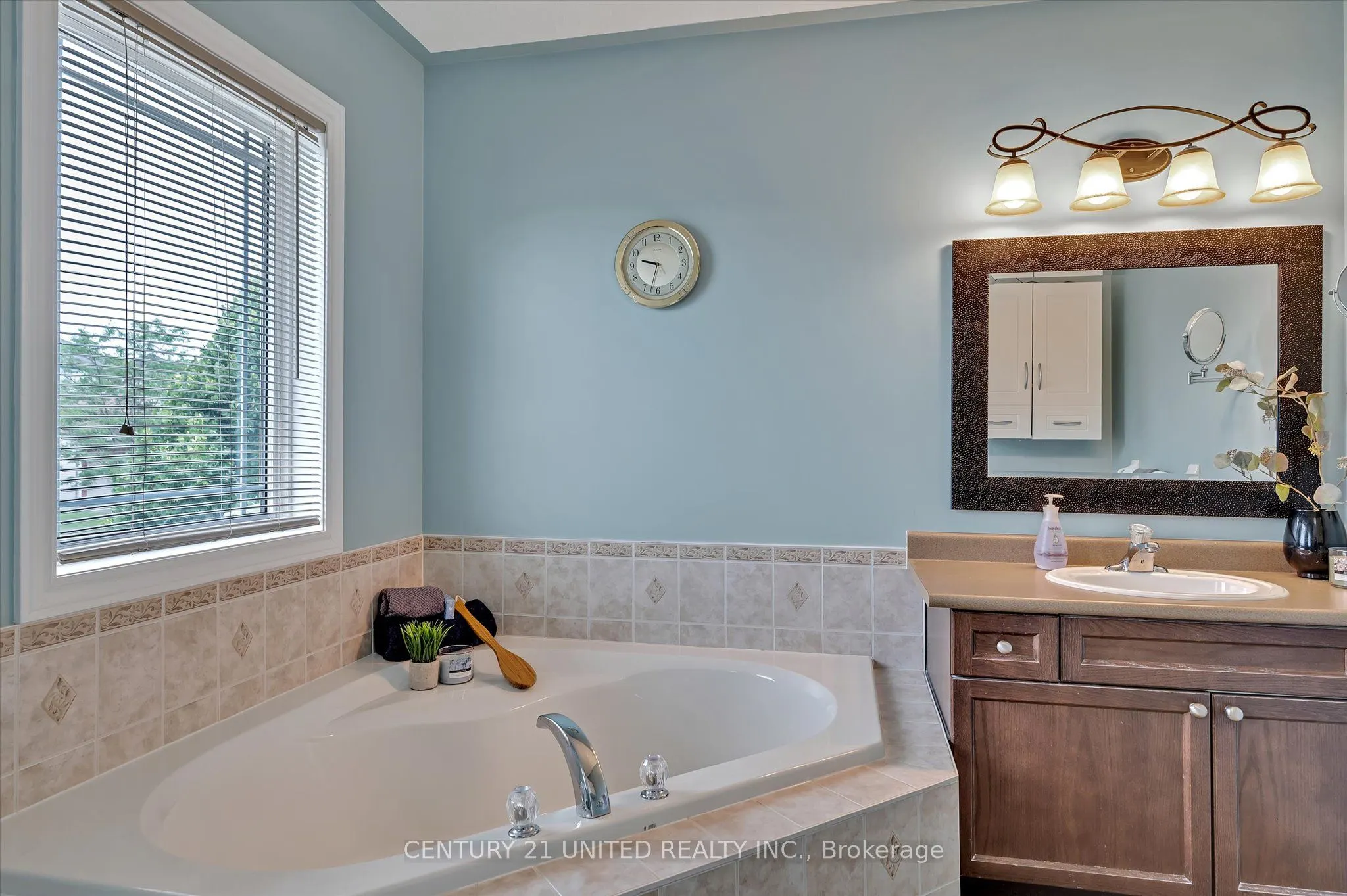 213 Farrier Crescent