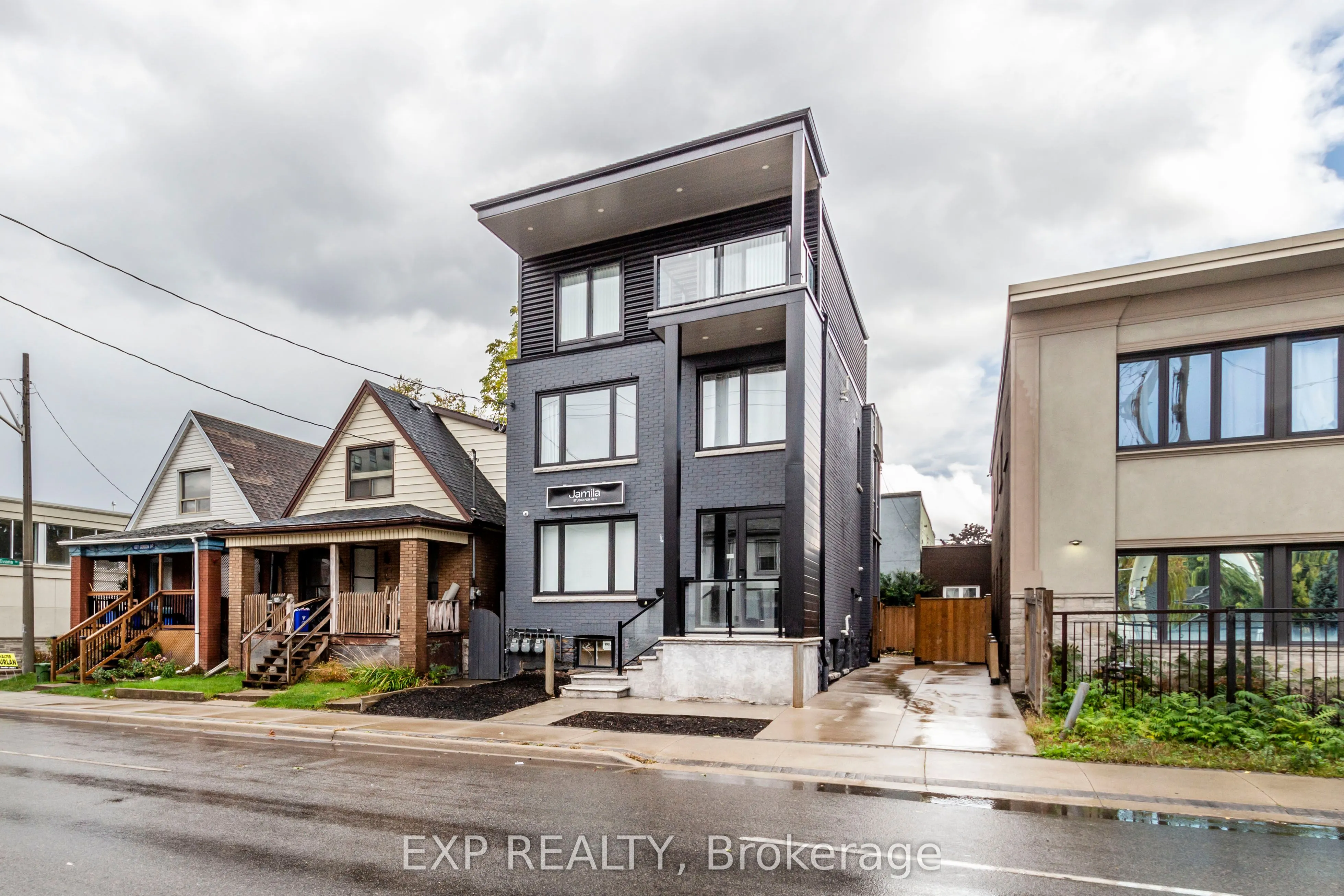 144 Wellington Street N, #2