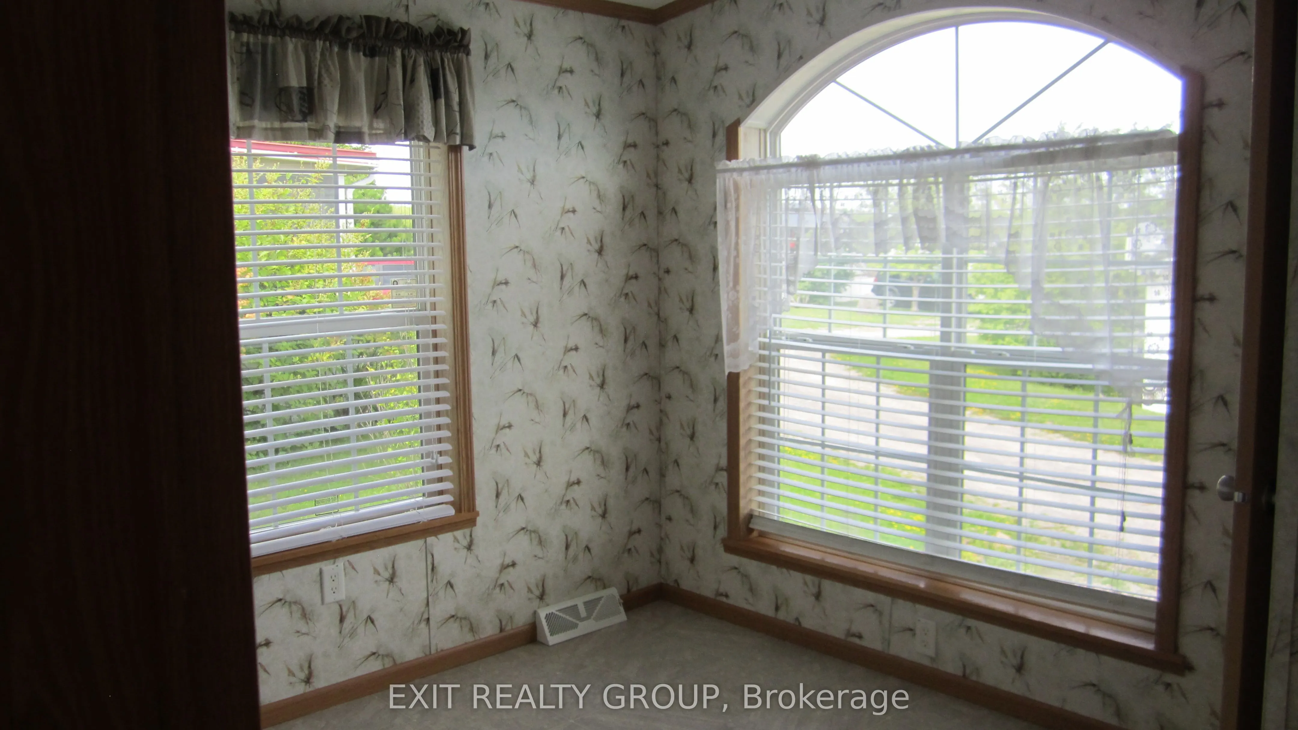 5-152 Concession Road 11 W
