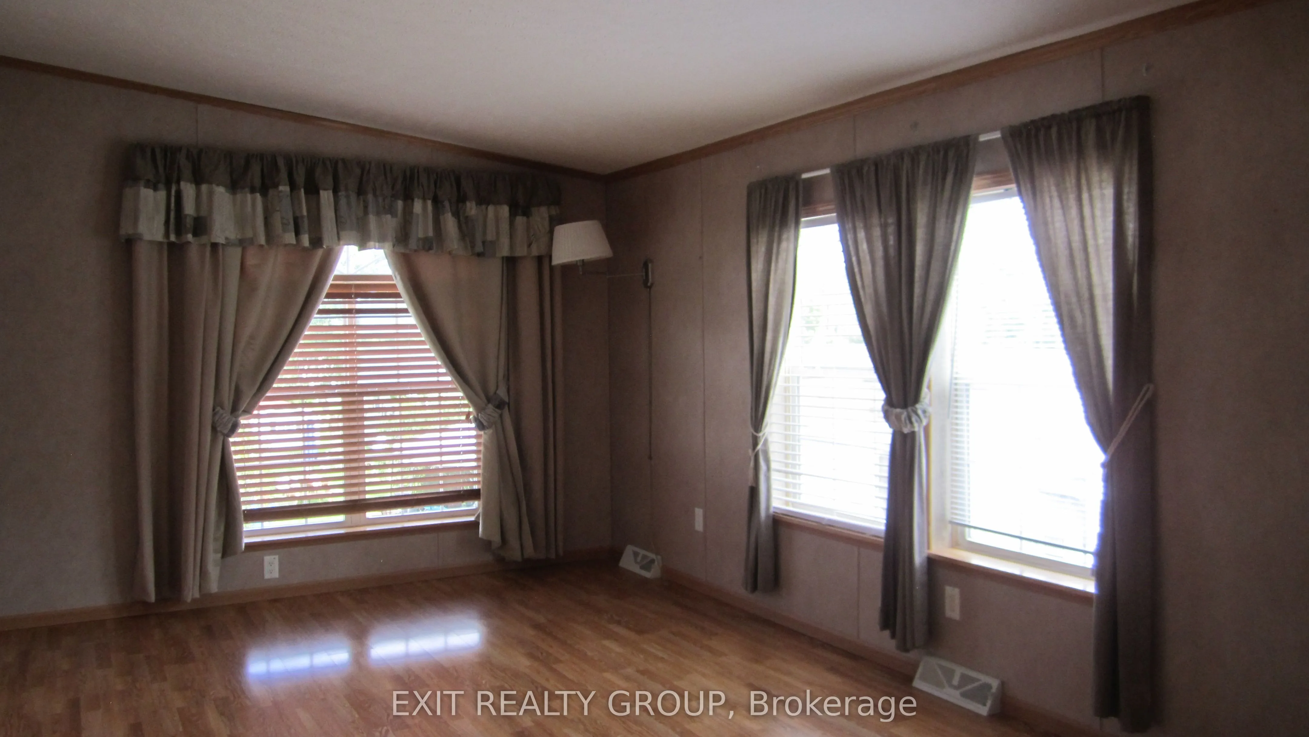 5-152 Concession Road 11 W