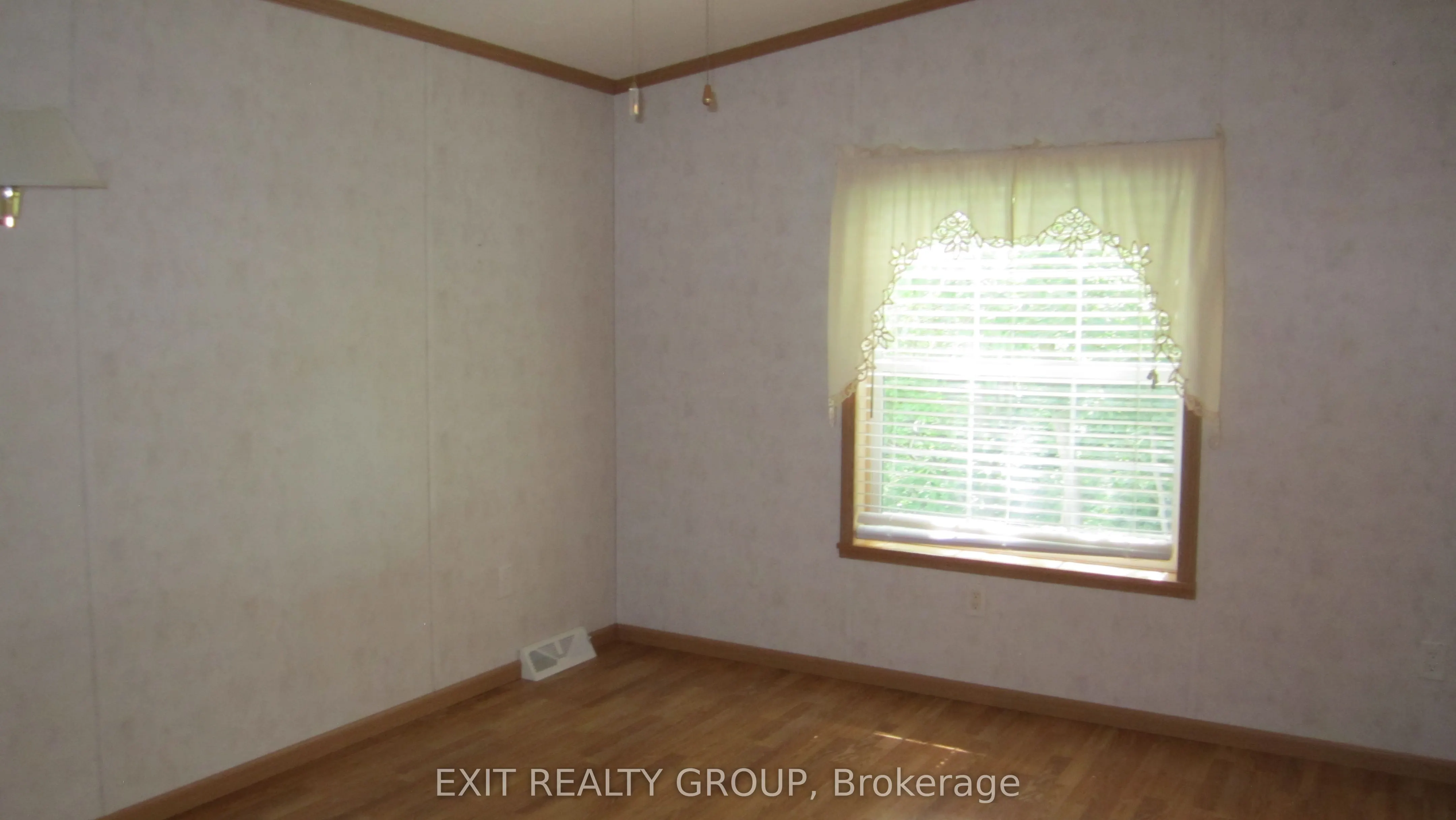 5-152 Concession Road 11 W