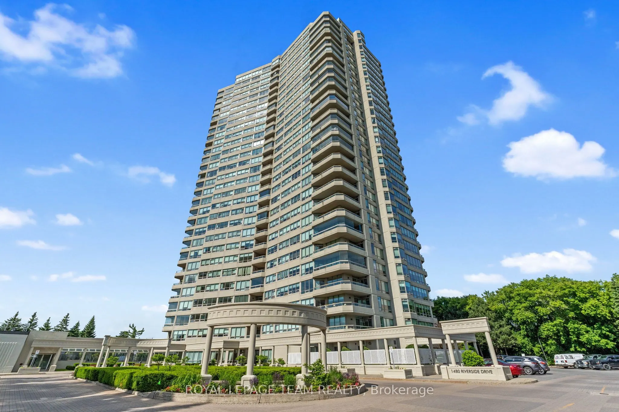 1480 Riverside Drive, #407