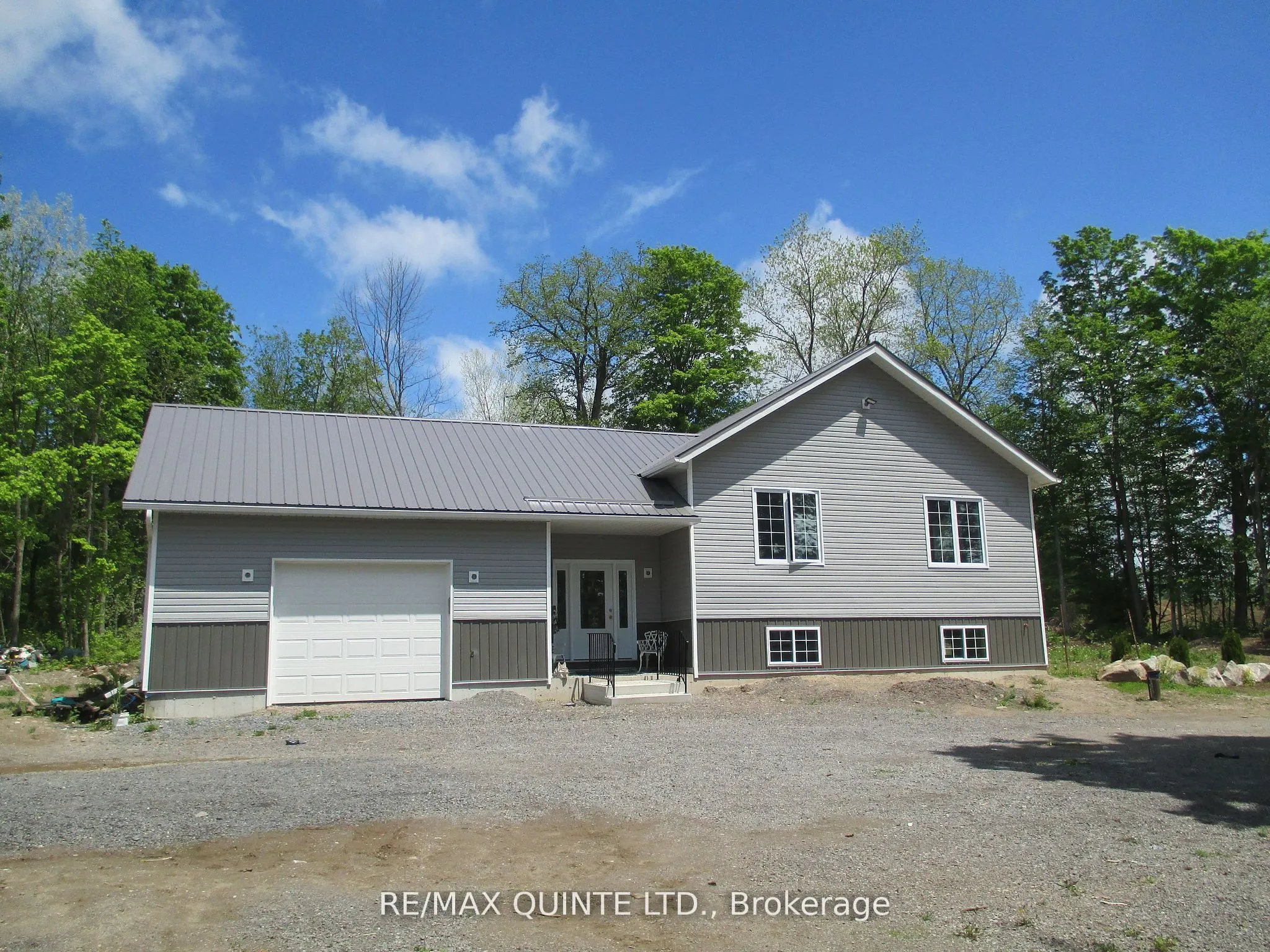 325 Douglas Road W