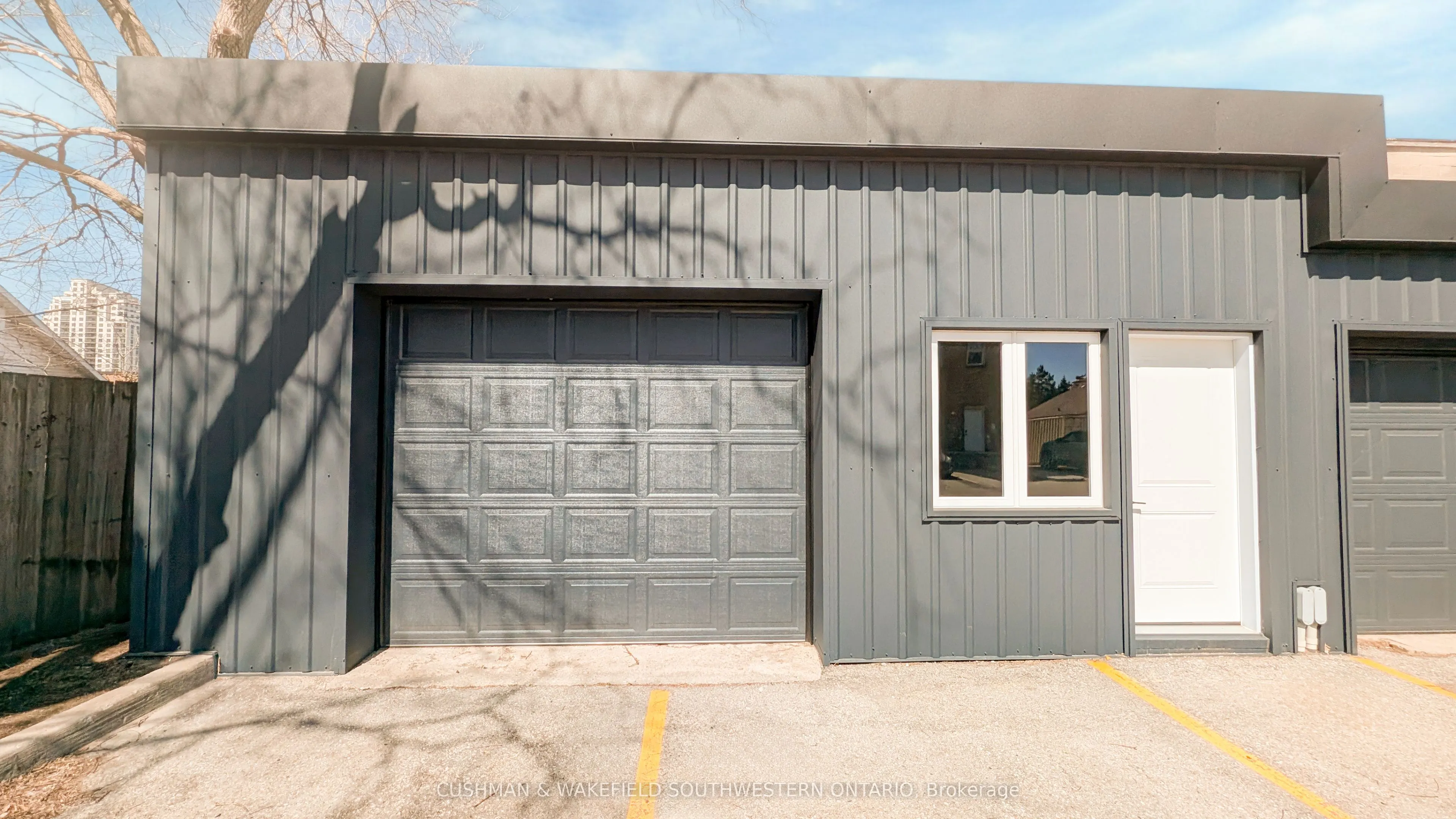 180 Simcoe Street, #A