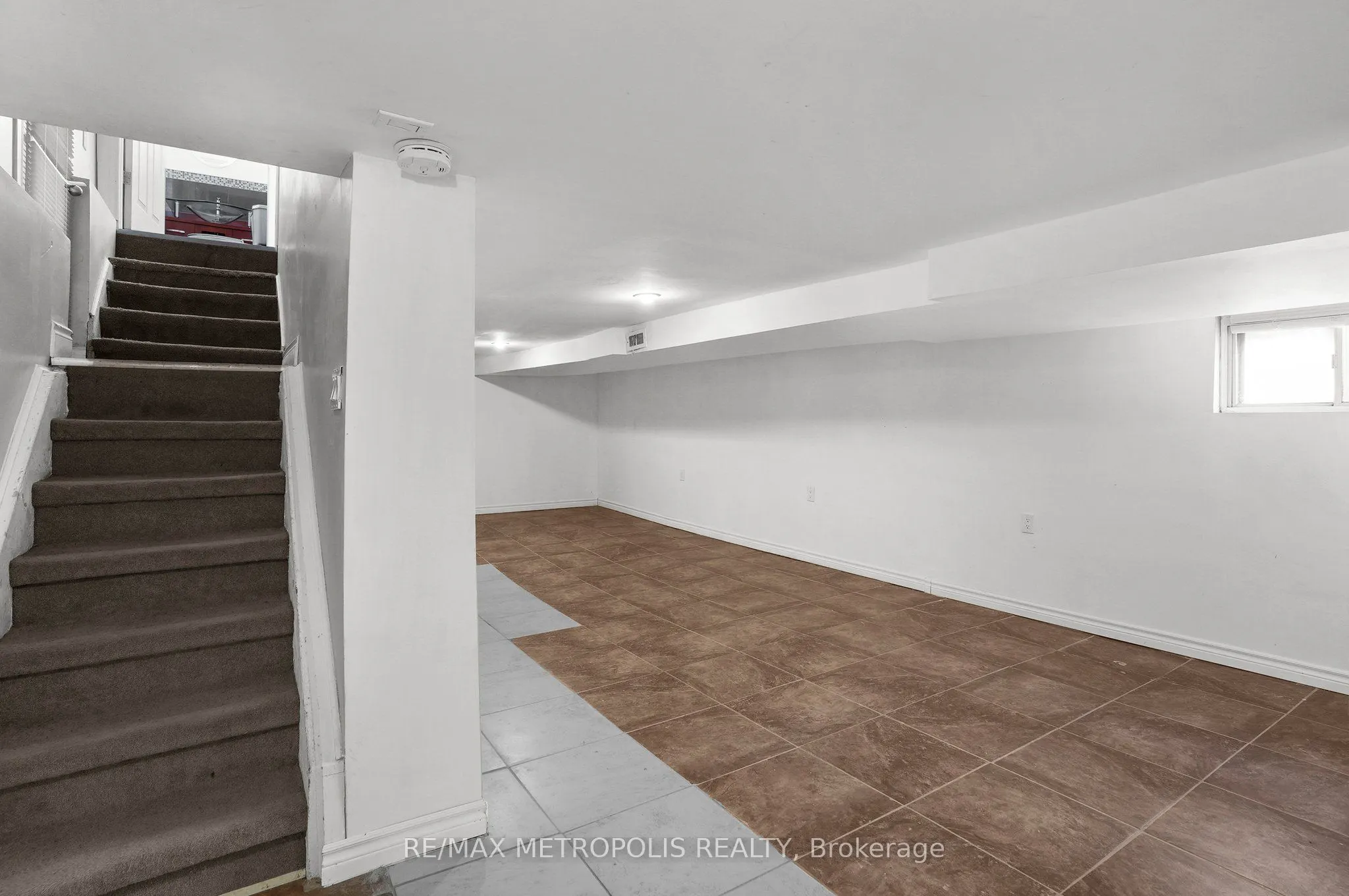 201 BAY Street N
