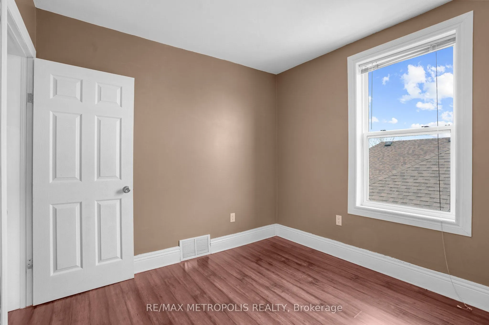 201 BAY Street N