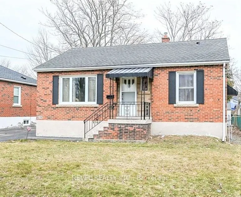 783 Queensdale Avenue E, #Main