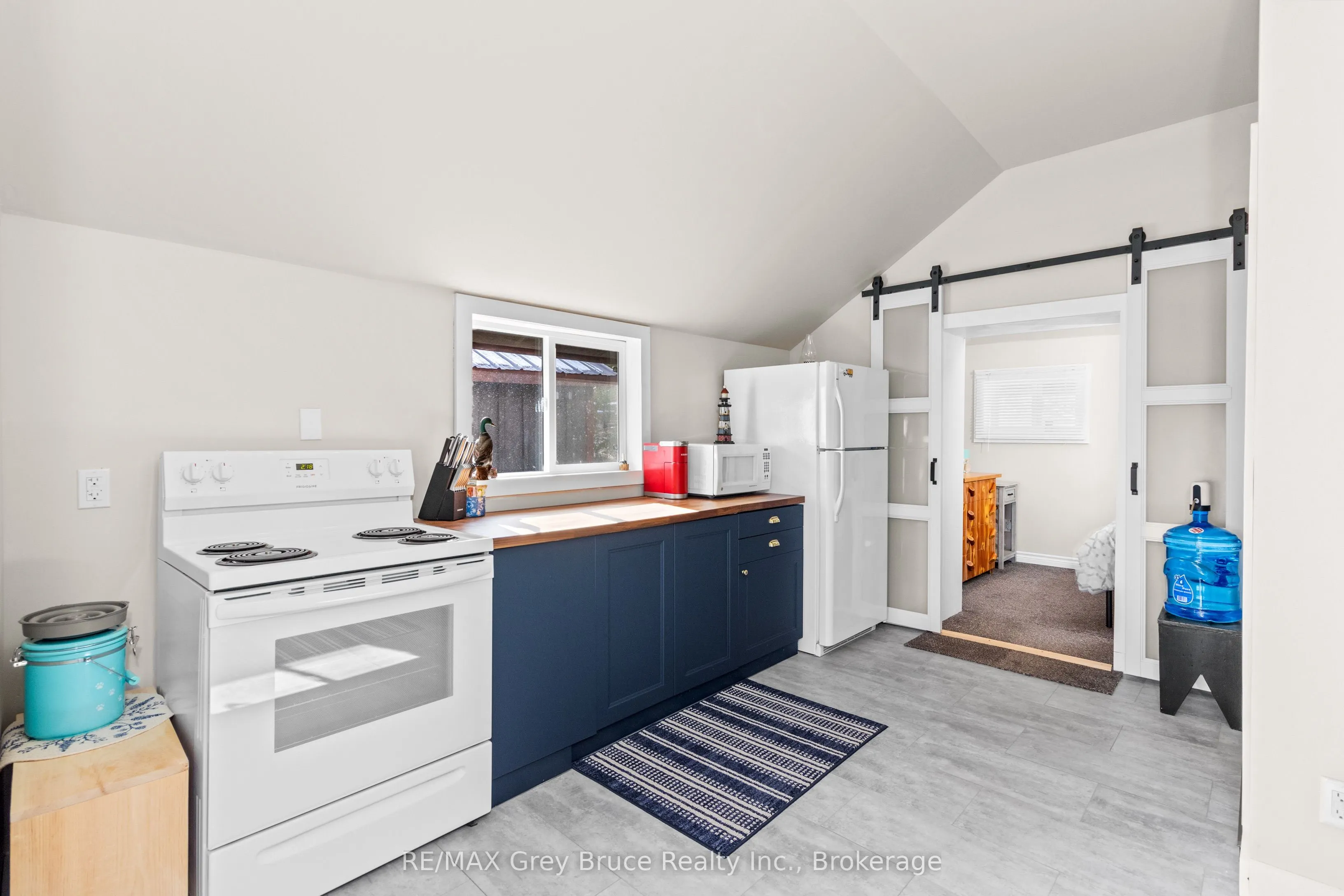 1132 Dyers Bay Road