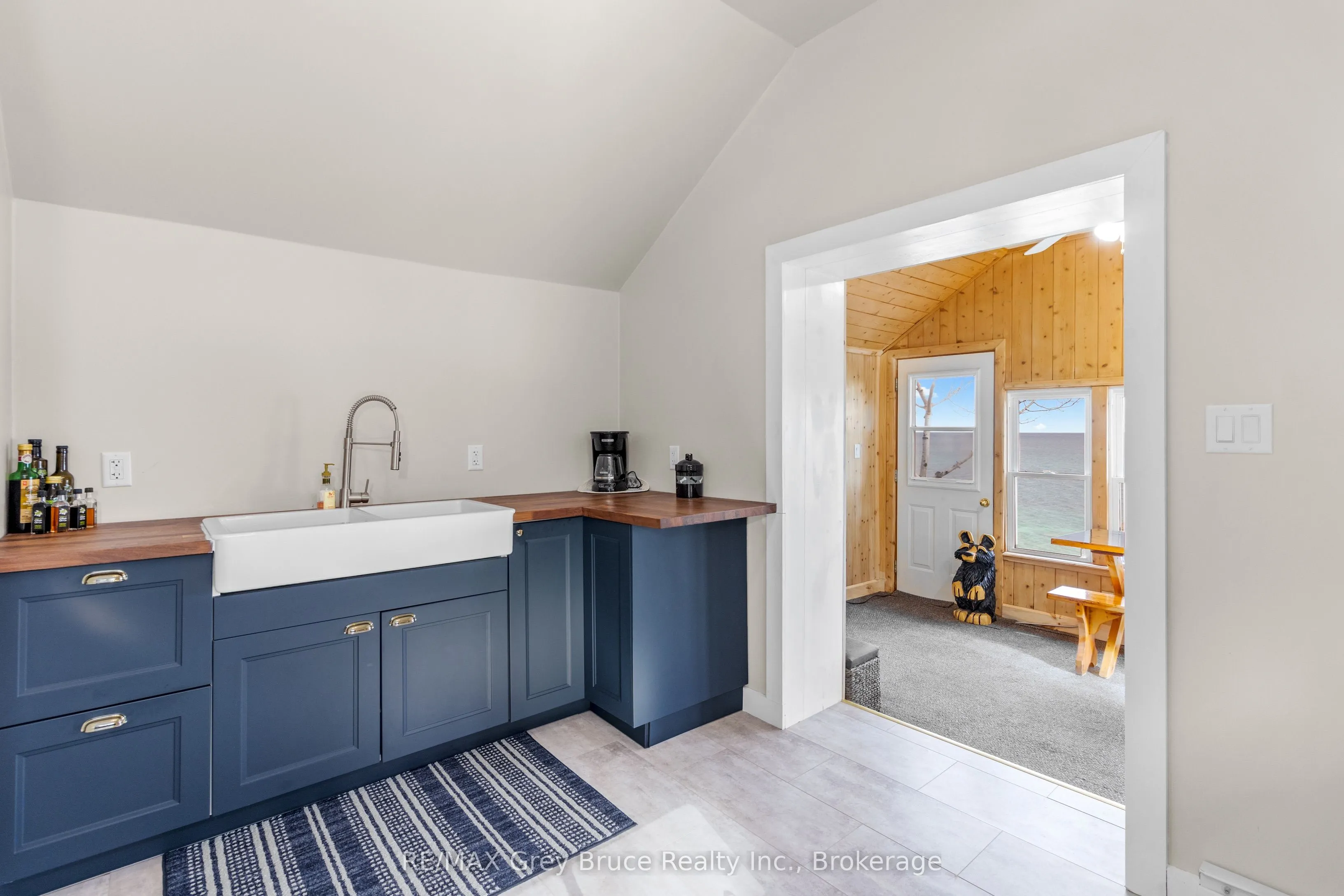 1132 Dyers Bay Road