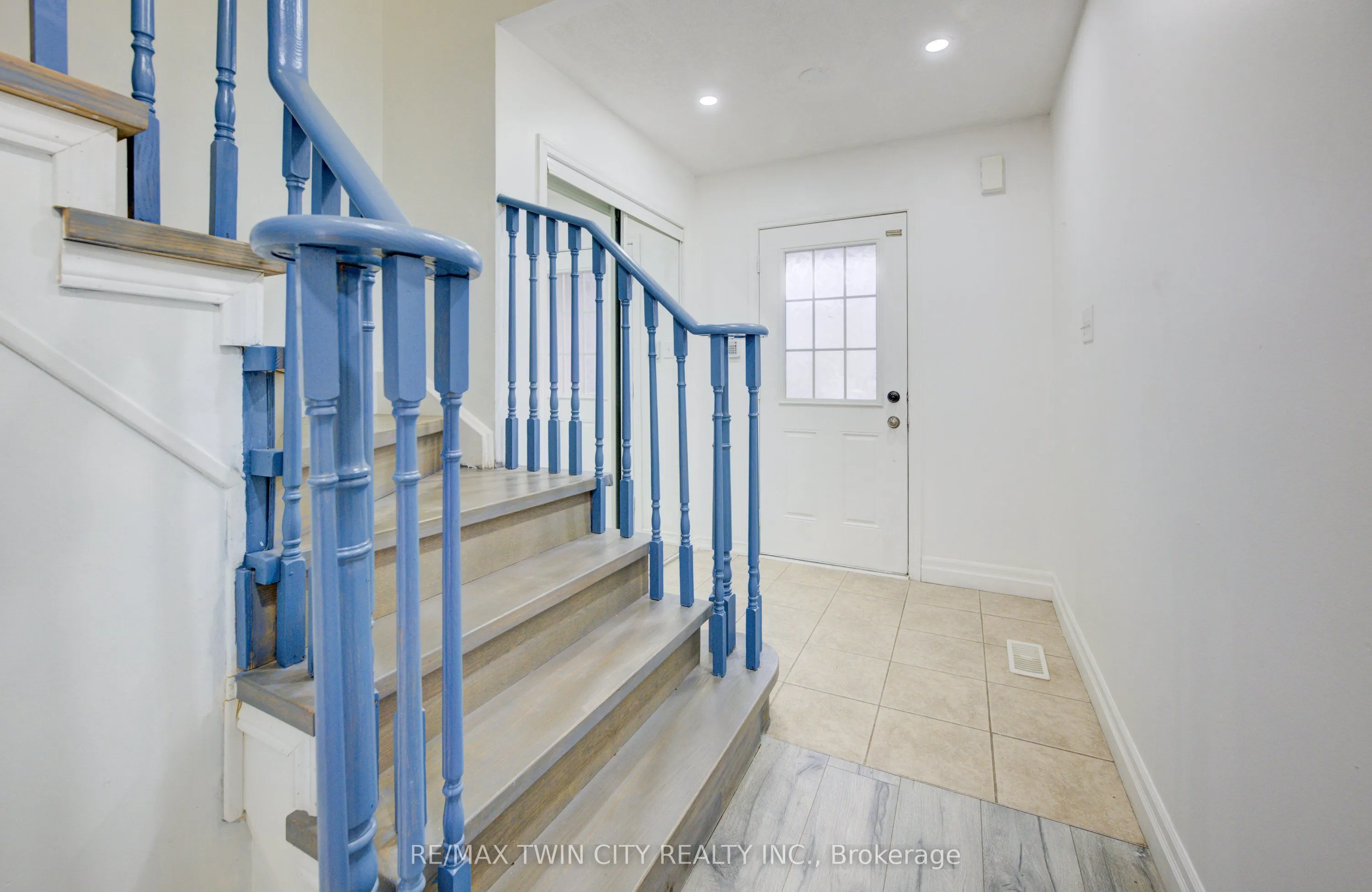 82 Trowbridge Street