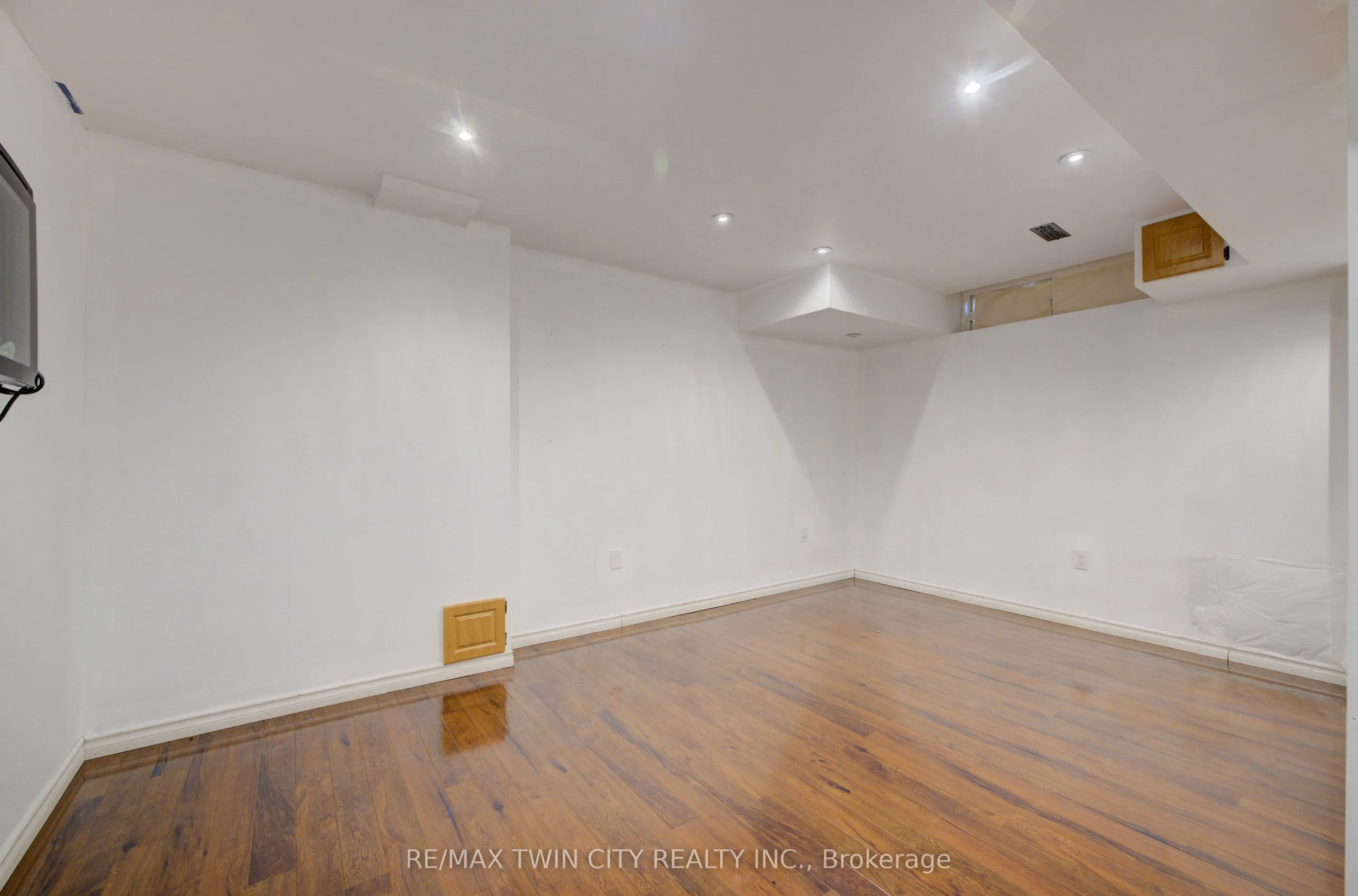 82 Trowbridge Street